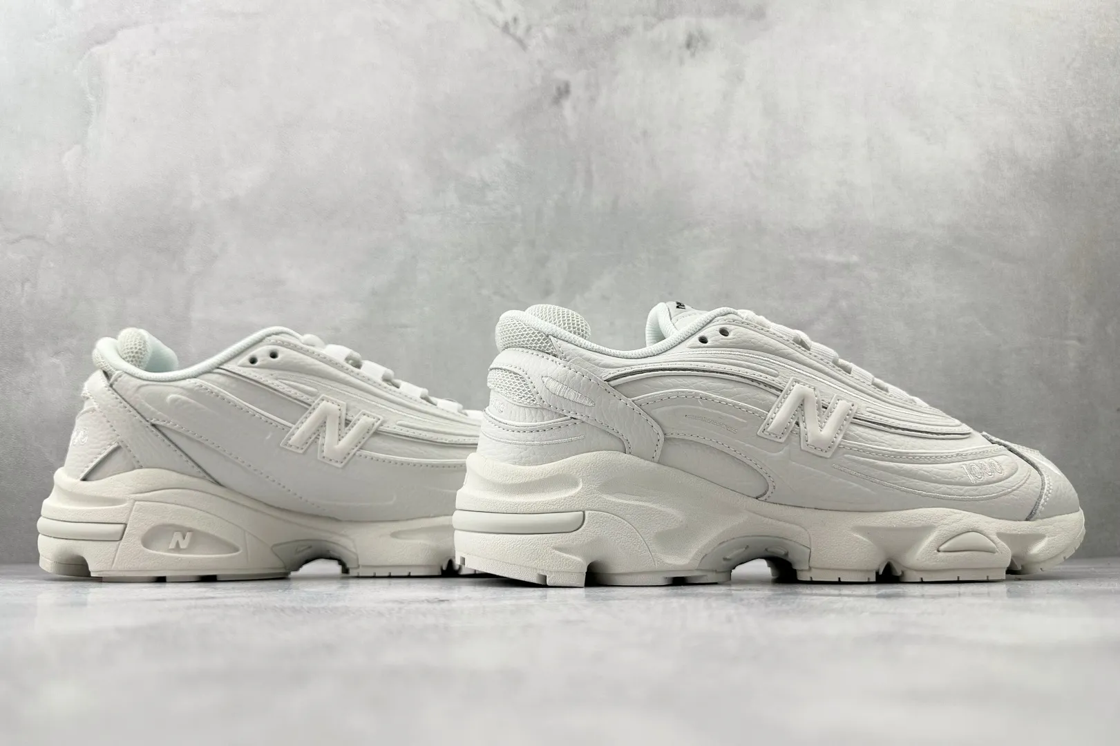 💰220 C版 大厂出品 New Balance NB 1000 Reflection Sea Salt 白色 货号:M1000BW 尺码:36 36.5 37.5 38 38.5 39 40 40.5 41 42 42.5 43 44 44.5 45 46 46.5 编码:33