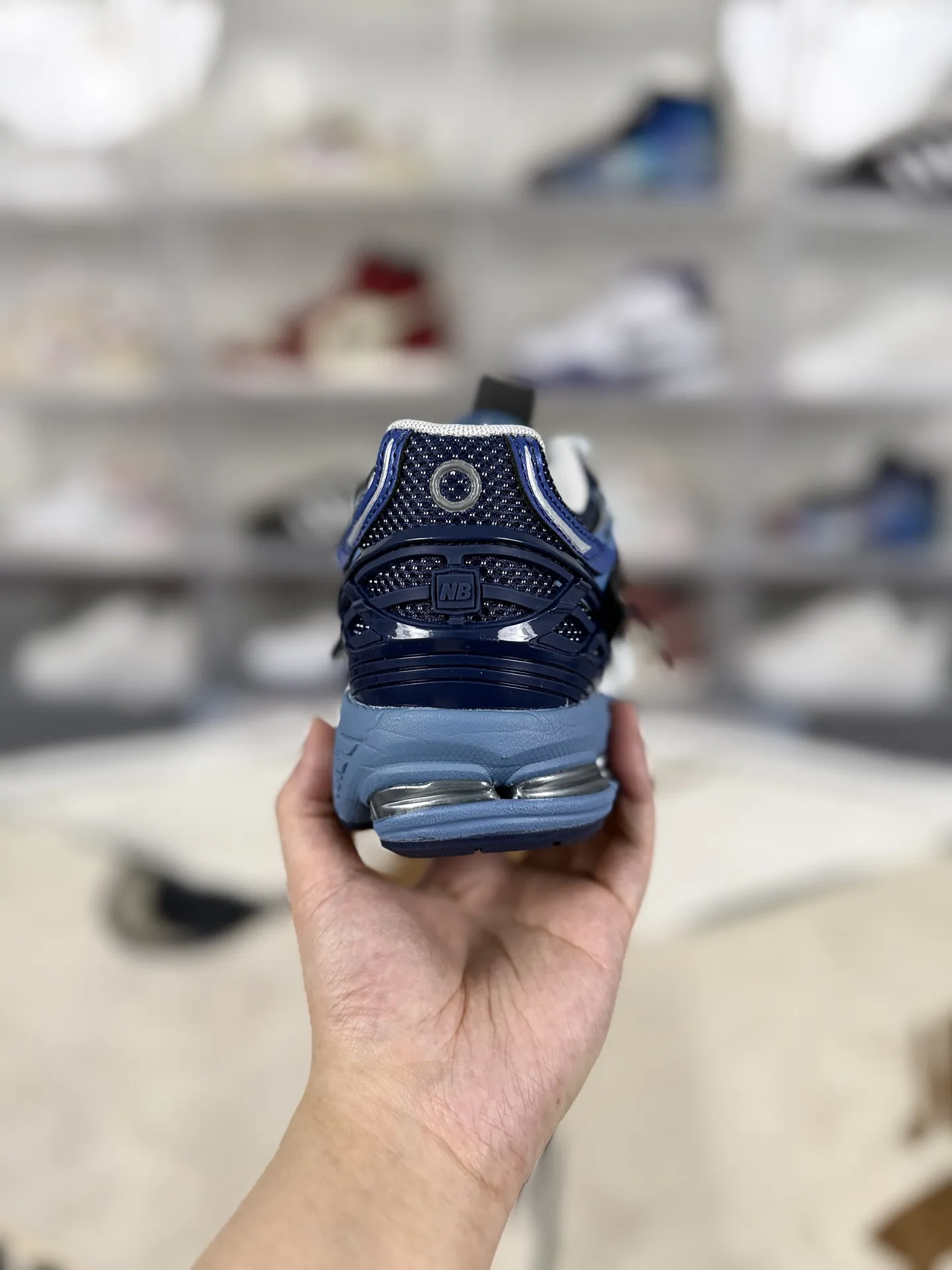 💰190 Z版纯原New Balance 1906A Deep Blue 舒适百搭防滑耐磨 低帮 休闲跑步鞋 男女同款 深蓝色 新百伦 ▪️New Balance以诞生于21世纪的科技跑鞋1906为蓝本,融合现代先锋科技与日常使用风格注入当代美学,革新演绎复古时尚。淋漓经典轮廓,致敬千福一代跑者的科技美学,1906R以现代设计语言还原初始配色,层次演绎时光更迭的魅力。 ▪️尺码:36-47(36 37 37.5 38 38.5 39.5 40 40.5 41.5 42 42.5 43 44 44.5 45 45.5 46.5 47) ▪️货号:U1906AB