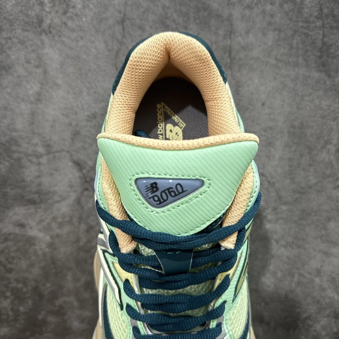 💰240【纯原版】 New Balance NB9060 联名款 复古休闲运动慢跑鞋 黑白色U9060TMA 全套原楦原纸板原厂数据开发 进口三明治网面 原装进口翻毛皮料正确绒感卡色 正确中底拉帮中底网布细节 原厂标裁 带紫光防伪 定制后跟透明水晶模块 冲裁组合 大底贴合程度胶水上色把控完美 整洁度挑战全网艺术家 多道序QC把关品质完善 匠心打造 耗时两个月开发完成 工艺极其复杂难度可想而知 新开独立私模大底 全网唯一正确六层组合大底 高端零售专供产物 Size:36 37 37.5 38 38.5 39.5 40 40.5 41.5 42 42.5 43 44 45 46.5 编码:JPC290300