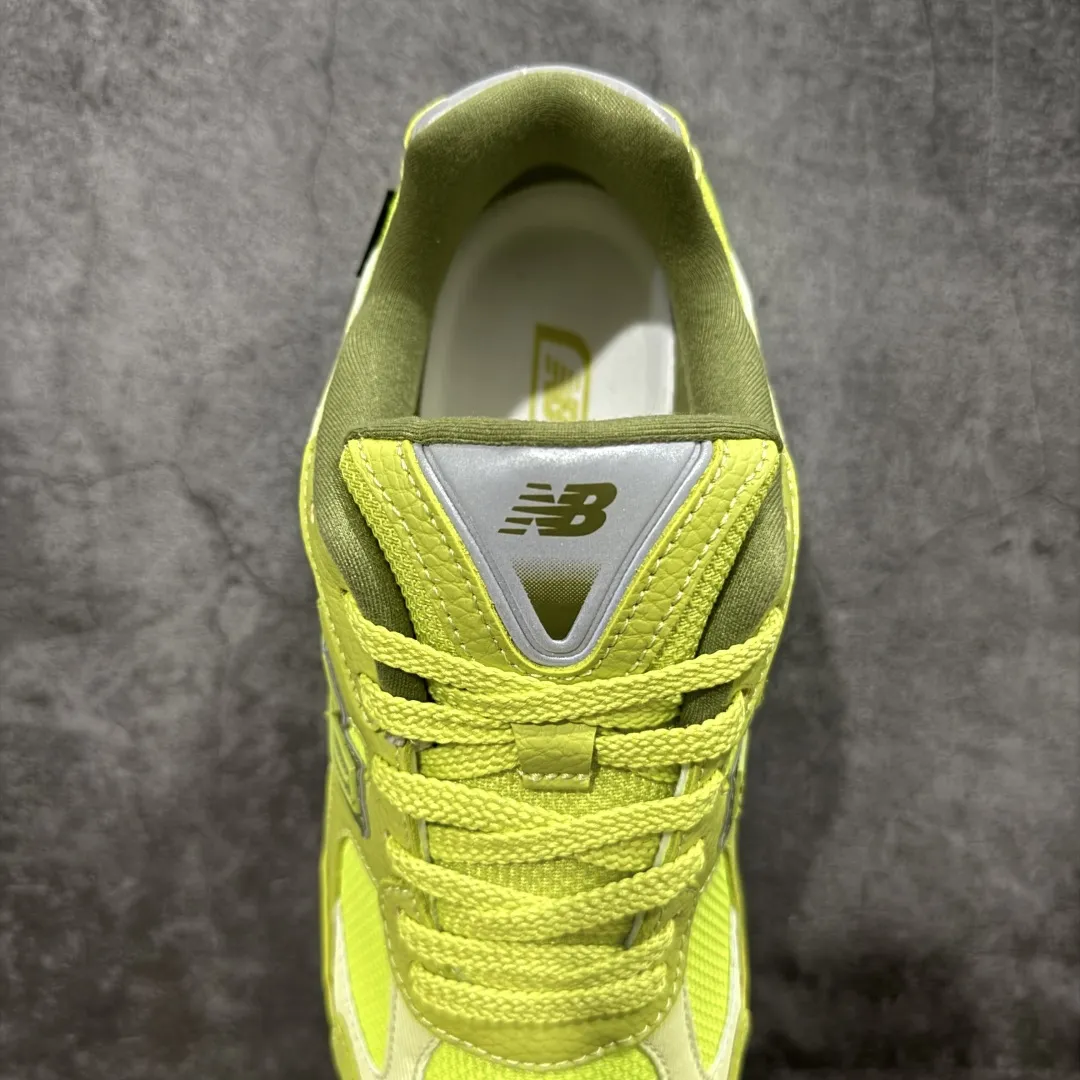 💰240 【纯原c版】New Balance M2010系列 新百伦 复古老爹风网布跑步休闲运动鞋 新百伦经典配色 沿袭了面世之初的经典科技 以ENCAP中底配以升级版 N-ERGY缓震物料 鞋面则采用特色的柔软麂皮搭以NewBalance经典的尼龙网布 低调中还原跑鞋本真 更年轻化的设计理念与材质 让新世代青年得以用全新视角体验经典鞋款的传奇魅力 货号:U2010RLC 尺码:36 37 37.5 38 38.5 39.5 40 40.5 41.5 42 42.5 43 44 45 编码：JP270290