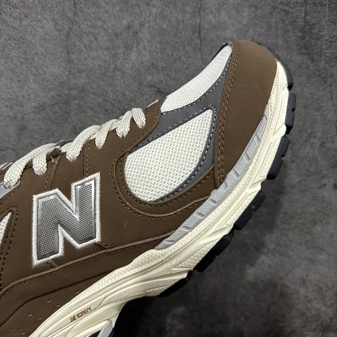 💰230 【BC纯原版】New Balance NB2002R系列 M2002RHS 全新版本 东莞大厂出品 市场第一梯队品质 绝对秒杀市场货 完美版型 正确组合大底 价格一步到位‼️ 全套原楦原纸板原厂数据开发 进口三明治网面 原装进口皮料正确绒感卡色 正确中底拉帮中底网布细节 原厂标裁 带紫光防伪 定制后跟透明水晶模块 冲裁组合 大底贴合程度胶水上色把控完美 整洁度挑战全网艺术家 多道序QC把关品质完善 匠心打造 耗时多月开发完成 工艺极其复杂难度可想而知 新开独立私模大底 正确六层组合大底 高端零售专供产物 Size:36 37 37.5 38 38.5 39 40 40.5 41 42 42.5 43 44 45 46 47.5 编码:GQB270280