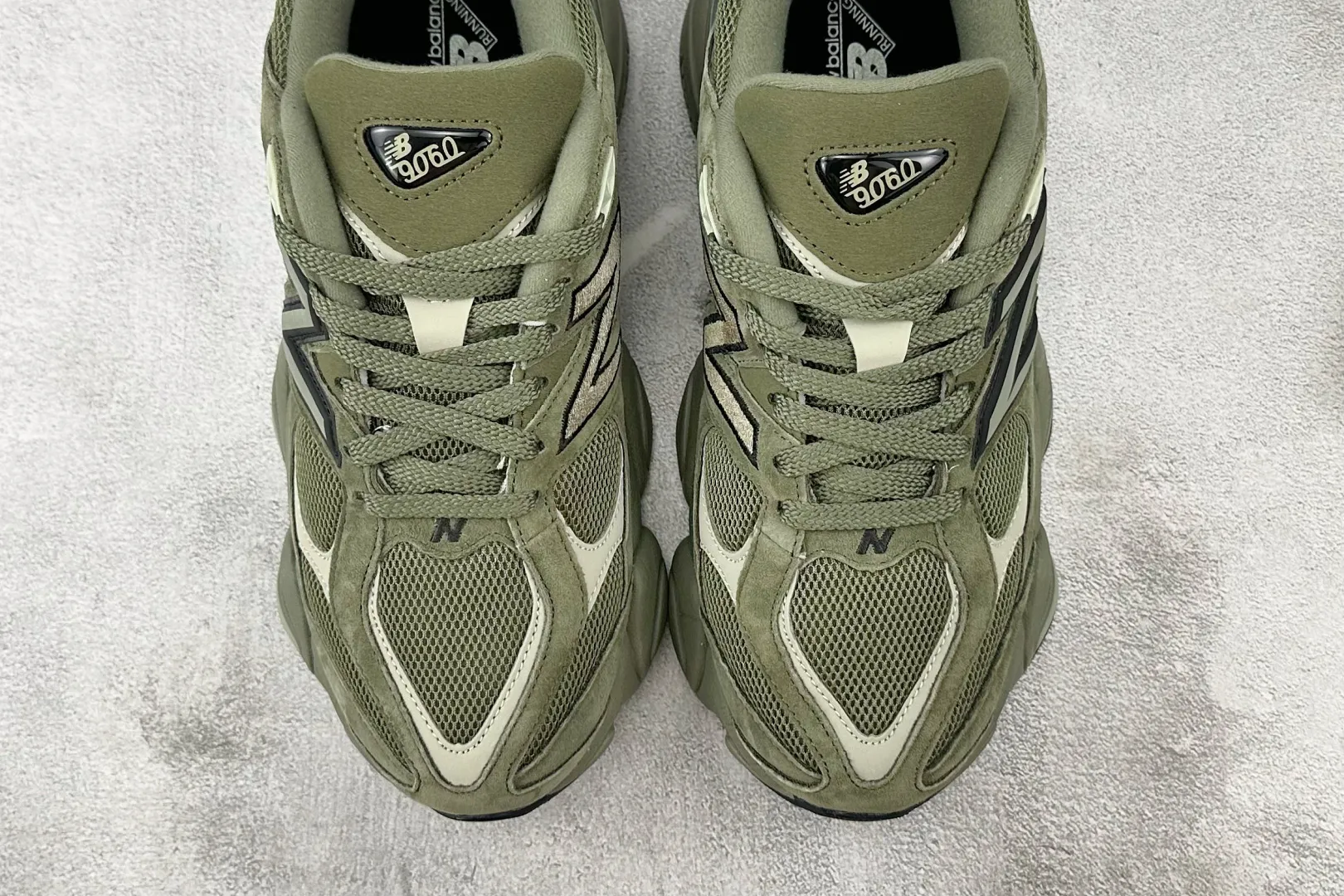 💰240 C版 纯原 大厂出品 新百伦9060 New Balance NB 9060 橄榄绿 货号：U9060ZGD 尺码：36 37 37.5 38 38.5 39.5 40 40.5 41.5 42 42.5 43 44 44.5 45 46 46.5