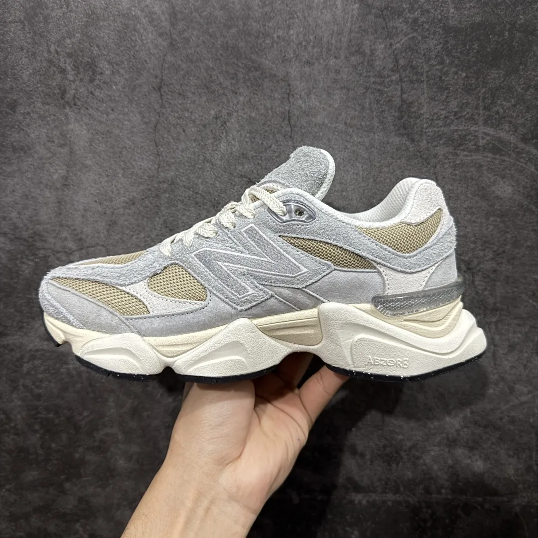 💰240【纯原版】 New Balance NB9060 联名款 复古休闲运动慢跑鞋 U9060440 全套原楦原纸板原厂数据开发 进口三明治网面 原装进口翻毛皮料正确绒感卡色 正确中底拉帮中底网布细节 原厂标裁 带紫光防伪 定制后跟透明水晶模块 冲裁组合 大底贴合程度胶水上色把控完美 整洁度挑战全网艺术家 多道序QC把关品质完善 匠心打造 耗时两个月开发完成 工艺极其复杂难度可想而知 新开独立私模大底 全网唯一正确六层组合大底 高端零售专供产物 Size:36 37 37.5 38 38.5 39.5 40 40.5 41.5 42 42.5 43 44 45 46.5 编码:JPC290300