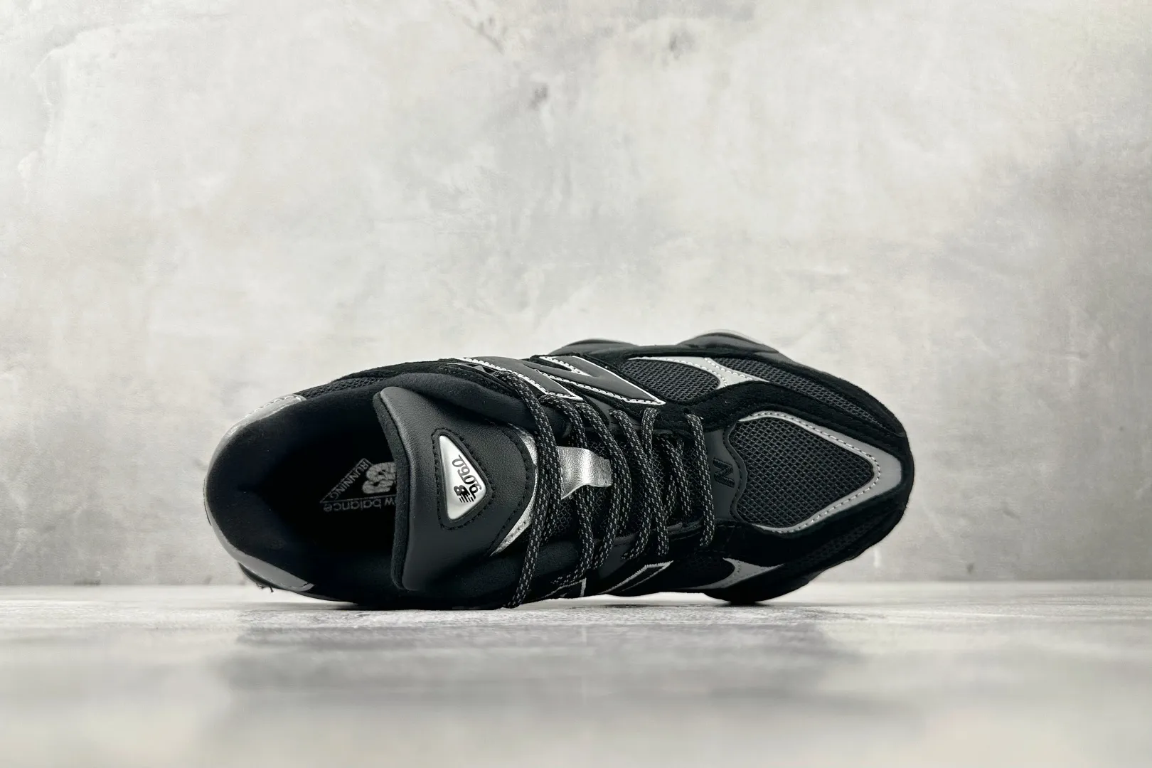 💰240 C版 纯原 大厂出品 新百伦9060 New Balance NB 9060 黑色 货号: U9060FOS 尺码:36 37 37.5 38 38.5 39.5 40 40.5 41.5 42 42.5 43 44 44.5 45 46 46.5