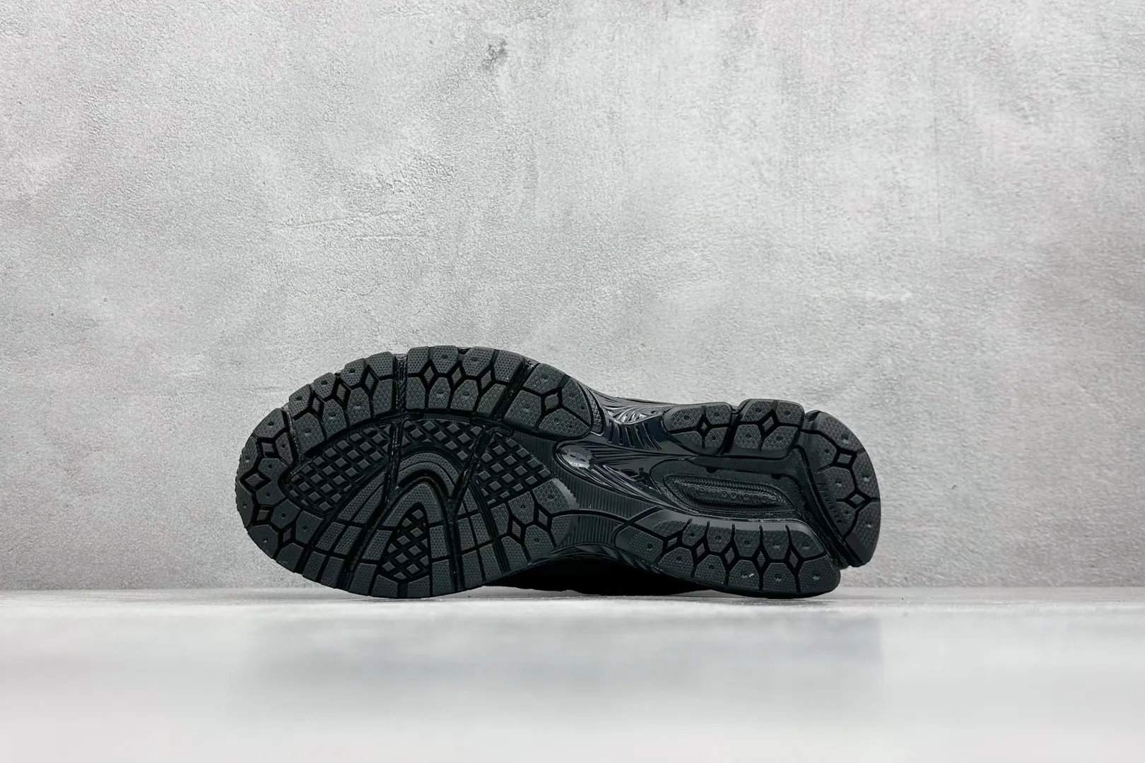 💰240 C版 New Balance 1906系列复古老爹风休闲运动慢跑鞋 #采用轻质牛剖革拼接透气网眼衬垫织物鞋面材质 T-Beam大底提供足步弓支撑,保持步态稳定 后跟搭载外露缓震胶 货号:M1906RWF 尺码:36 37 37.5 38 38.5 39 40 40.5 41 42 42.5 43 44 44.5 45 46.5 编码:33