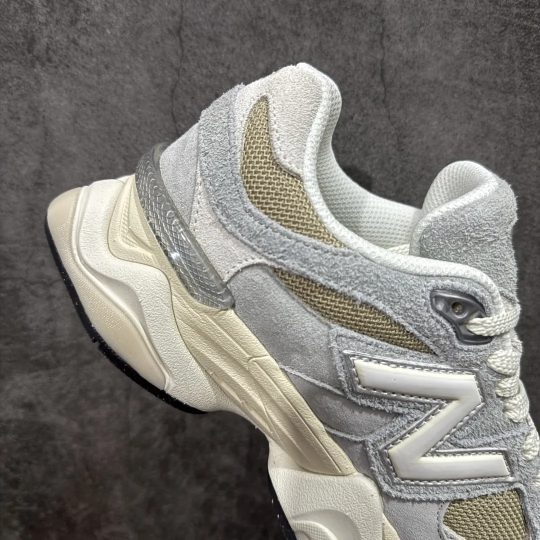 💰240【纯原版】 New Balance NB9060 联名款 复古休闲运动慢跑鞋 U9060440 全套原楦原纸板原厂数据开发 进口三明治网面 原装进口翻毛皮料正确绒感卡色 正确中底拉帮中底网布细节 原厂标裁 带紫光防伪 定制后跟透明水晶模块 冲裁组合 大底贴合程度胶水上色把控完美 整洁度挑战全网艺术家 多道序QC把关品质完善 匠心打造 耗时两个月开发完成 工艺极其复杂难度可想而知 新开独立私模大底 全网唯一正确六层组合大底 高端零售专供产物 Size:36 37 37.5 38 38.5 39.5 40 40.5 41.5 42 42.5 43 44 45 46.5 编码:JPC290300