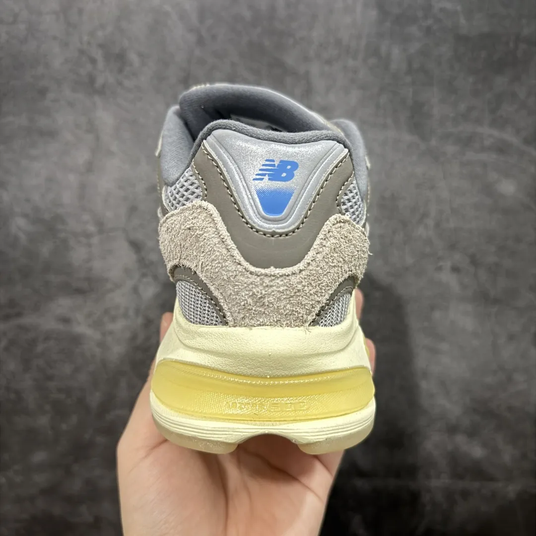 💰240 【纯原c版】New Balance M2010系列 新百伦 复古老爹风网布跑步休闲运动鞋 新百伦经典配色 沿袭了面世之初的经典科技 以ENCAP中底配以升级版 N-ERGY缓震物料 鞋面则采用特色的柔软麂皮搭以NewBalance经典的尼龙网布 低调中还原跑鞋本真 更年轻化的设计理念与材质 让新世代青年得以用全新视角体验经典鞋款的传奇魅力 货号:U2010GD 尺码:36 37 37.5 38 38.5 39.5 40 40.5 41.5 42 42.5 43 44 45 编码:JP270290