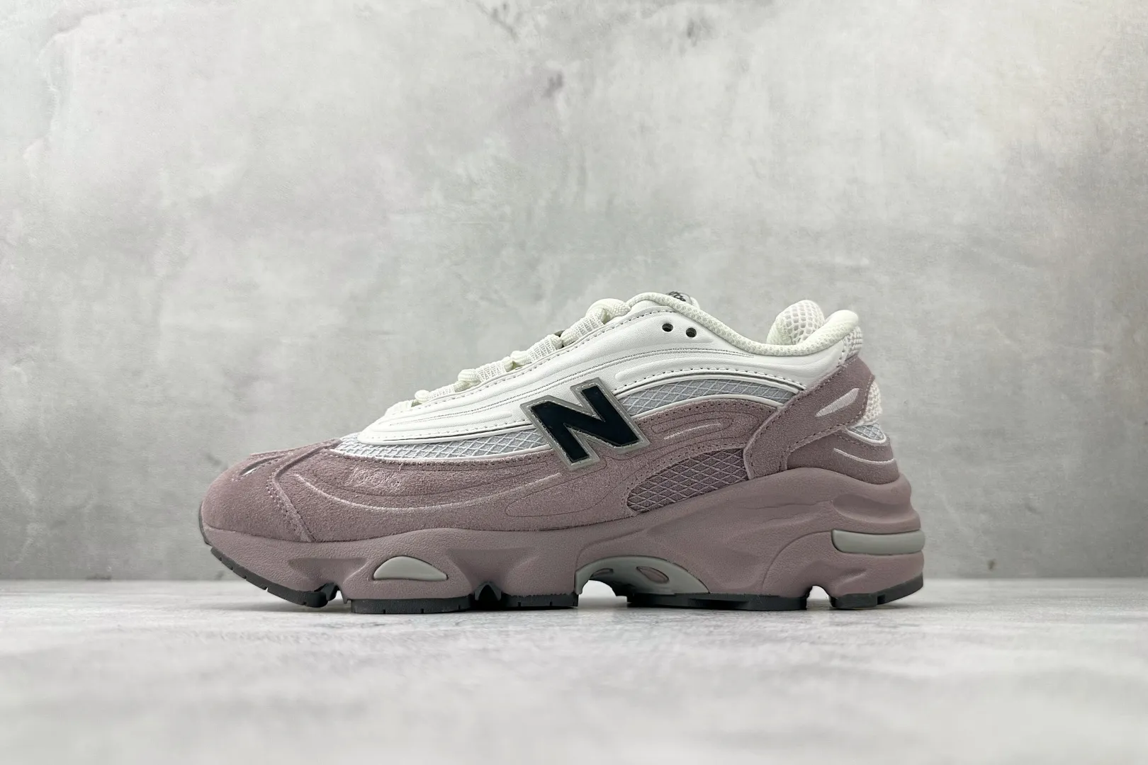 💰220 C版纯原大厂出品 New Balance NB 1000 白紫 货号：M1000PSY 尺码：36 36.5 37.5 38 38.5 39 40 40.5 41 42 42.5 43 44 44.5 45 46 46.5 编码：33