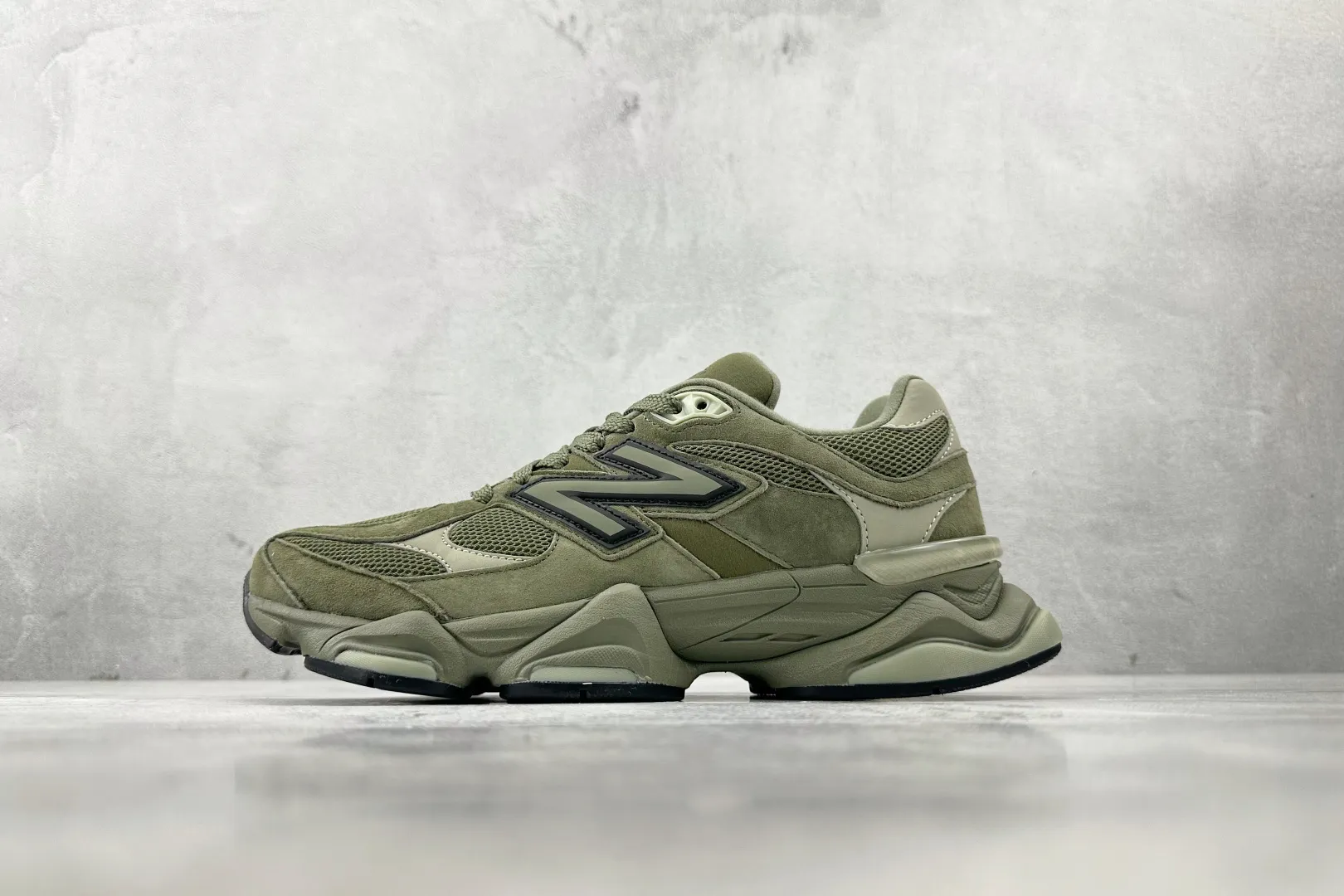 💰240 C版 纯原 大厂出品 新百伦9060 New Balance NB 9060 橄榄绿 货号：U9060ZGD 尺码：36 37 37.5 38 38.5 39.5 40 40.5 41.5 42 42.5 43 44 44.5 45 46 46.5