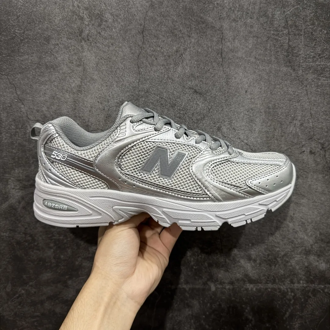 💰200【DT版本】新百伦NB New Balance MR530 银色 MR530ZGS 全套原楦原纸板原厂数据开发 原厂网纱 原装进口皮料正确卡色 正确中底拉帮中底网布细节 冲裁组合 匠心打造 耗时两个月开发完成 工艺极其复杂难度可想而知 新开独立私模大底 全网唯一正确做旧组合大底 高端零售专供产物 尺码:36 37 37.5 38 38.5 39.5 40 40.5 41.5 42 42.5 43 44 44.5 编码:DT240250