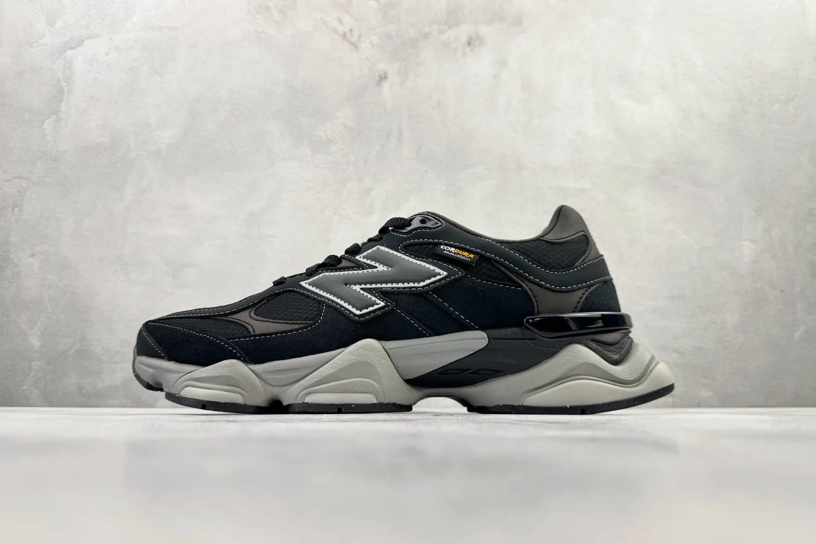 💰240 C版纯原大厂出品 New Balance NB 9060 黑色 货号: U9060ORA 尺码：36 36.5 37 38.5 39 40 40.5 41 42 42.5 43 44 44.5 45 46 46.5 47 编码：33