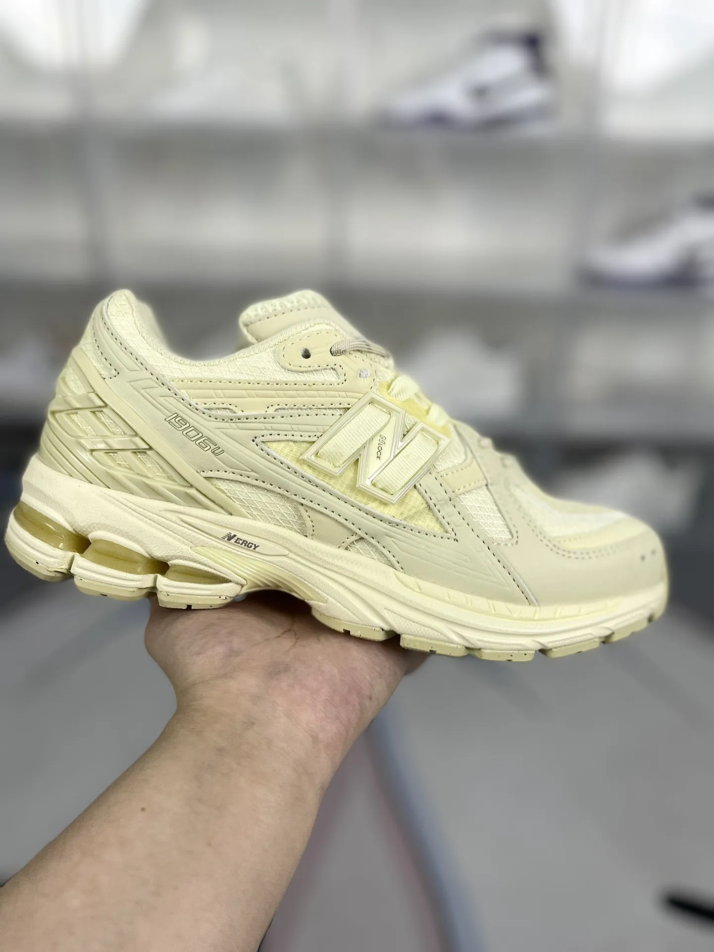 💰190 Z版纯原New Balance NB 1906U舒适时尚防滑耐磨 低帮 越野跑步鞋 男女同款 柠檬黄 新百伦 ▪️New Balance以诞生于21世纪的科技跑鞋1906为蓝本，融合现代先锋科技与日常使用风格注入当代美学，革新演绎复古时尚。淋漓经典轮廓，致敬千福一代跑者的科技美学，1906R以现代设计语言还原初始配色，层次演绎时光更迭的魅力。 ▪️尺码：36-45（36 37 37.5 38 38.5 39.5 40 40.5 41.5 42 42.5 43 44 44.5 45） ▪️货号：M1906NK
