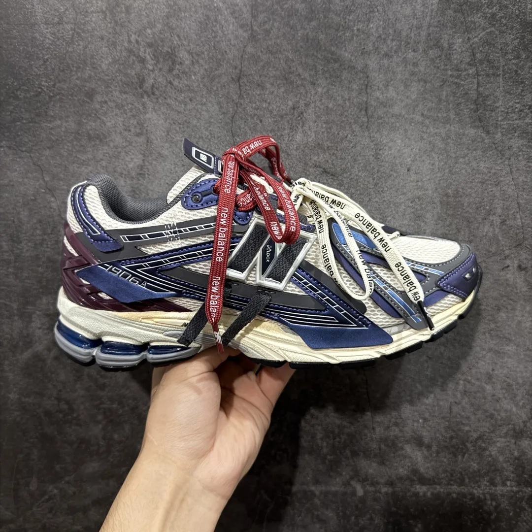 💰260 【纯原K版】新百伦New Balance M1906AR系列低帮复古老爹风休闲运动慢跑鞋 U1906ANB 双绑带版本(另附一副原版鞋带) 全新大厂出品 市场第一梯队品质 绝对秒杀市场货 完美版型 正确组合大底 区别市场刷漆底版本 全套原楦原纸板原厂数据开发 进口三明治网面 原装进口皮料正确卡色 正确中底拉帮中底网布细节 原厂标裁 带紫光防伪 定制后跟透明水晶模块 冲裁组合 大底贴合程度胶水上色把控完美 整洁度挑战全网艺术家 多道序QC把关品质完善 匠心打造 耗时多月开发完成 工艺极其复杂难度可想而知 新开独立私模大底 正确六层组合大底 高端零售专供产物 Size:36 37 37.5 38 38.5 39 40 40.5 41 42 42.5 43 44 45 46 编码:X1B310320