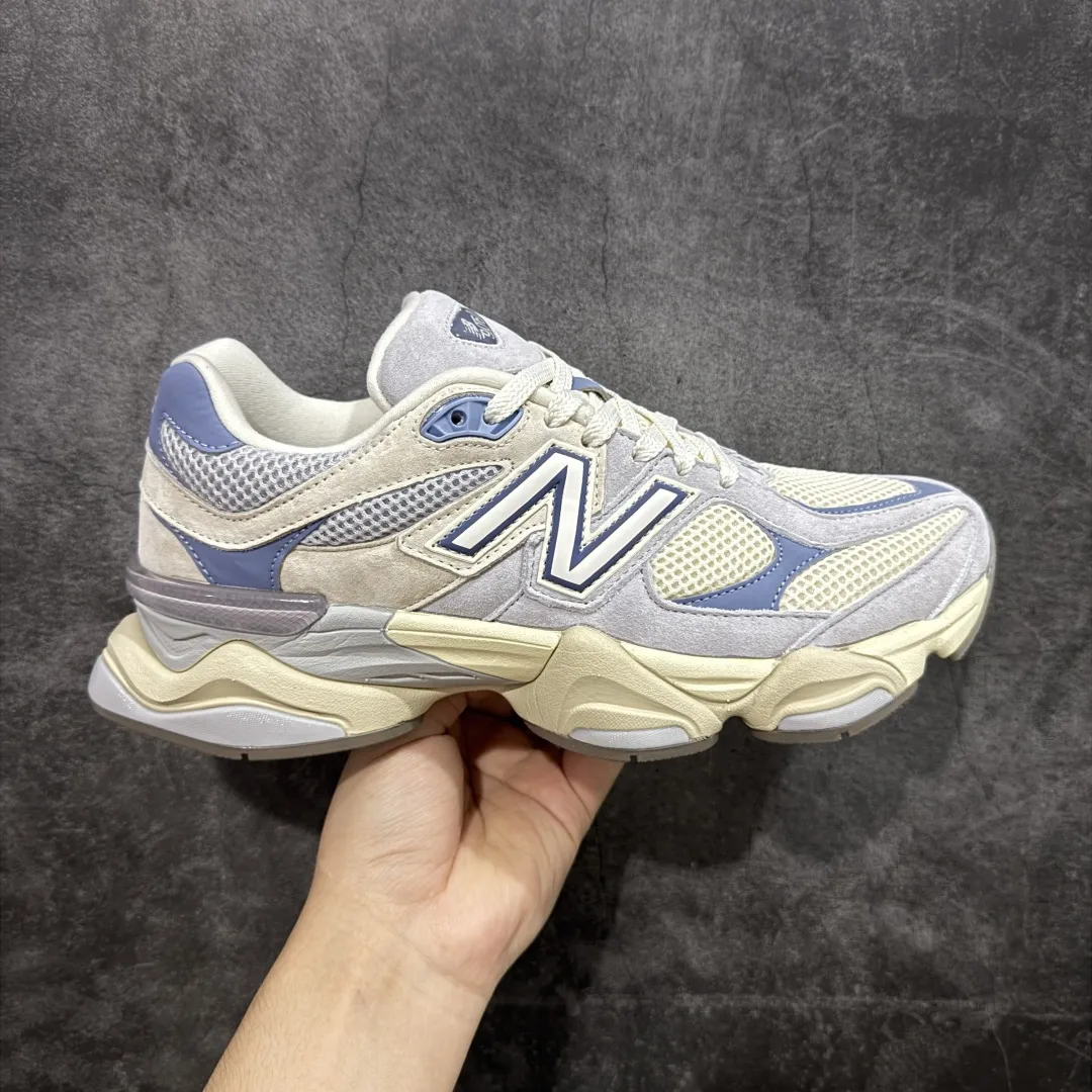 💰240【纯原版】 New Balance NB9060 联名款 复古休闲运动慢跑鞋 灰蓝 U9060EEL 全套原楦原纸板原厂数据开发 进口三明治网面 原装进口翻毛皮料正确绒感卡色 正确中底拉帮中底网布细节 原厂标裁 带紫光防伪 定制后跟透明水晶模块 冲裁组合 大底贴合程度胶水上色把控完美 整洁度挑战全网艺术家 多道序QC把关品质完善 匠心打造 耗时两个月开发完成 工艺极其复杂难度可想而知 新开独立私模大底 全网唯一正确六层组合大底 高端零售专供产物 Size：36 37 37.5 38 38.5 39.5 40 40.5 41.5 42 42.5 43 44 45 46.5