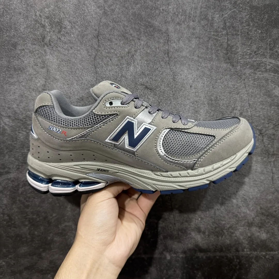 💰230 【BC纯原版】New Balance NB2002R系列 ML2002RA 全新版本 东莞大厂出品 市场第一梯队品质 绝对秒杀市场货 完美版型 正确组合大底 价格一步到位‼️ 全套原楦原纸板原厂数据开发 进口三明治网面 原装进口皮料正确绒感卡色 正确中底拉帮中底网布细节 原厂标裁 带紫光防伪 定制后跟透明水晶模块 冲裁组合 大底贴合程度胶水上色把控完美 整洁度挑战全网艺术家 多道序QC把关品质完善 匠心打造 耗时多月开发完成 工艺极其复杂难度可想而知 新开独立私模大底 正确六层组合大底 高端零售专供产物 Size:36 37 37.5 38 38.5 39 40 40.5 41 42 42.5 43 44 45 46 47.5 编码:GQB270280