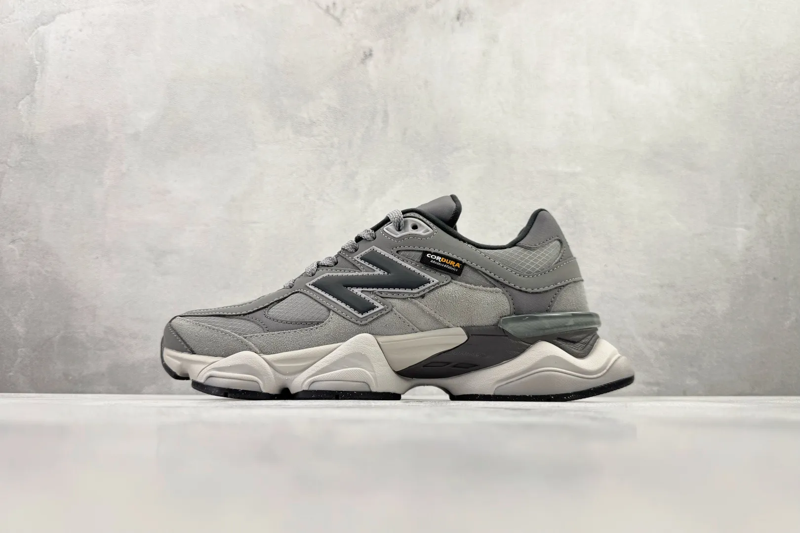 💰240 C版纯原大厂出品 New Balance NB 9060 灰色 货号: U9060ORB 尺码:36 36.5 37 38.5 39 40 40.5 41 42 42.5 43 44 44.5 45 46 46.5 47 编码:33