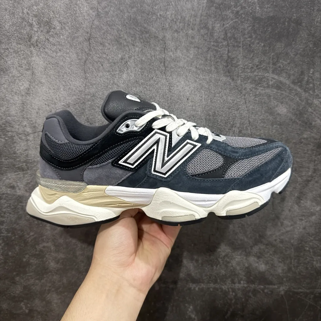 💰240 【纯原版】 New Balance NB9060 联名款 复古休闲运动慢跑鞋 粉棕色U9060BLC 全套原楦原纸板原厂数据开发 进口三明治网面 原装进口翻毛皮料正确绒感卡色 正确中底拉帮中底网布细节 原厂标裁 带紫光防伪 定制后跟透明水晶模块 冲裁组合 大底贴合程度胶水上色把控完美 整洁度挑战全网艺术家 多道序QC把关品质完善 匠心打造 耗时两个月开发完成 工艺极其复杂难度可想而知 新开独立私模大底 全网唯一正确六层组合大底 高端零售专供产物 Size:36 37 37.5 38 38.5 39.5 40 40.5 41.5 42 42.5 43 44 45 46.5 编码:JPC290300