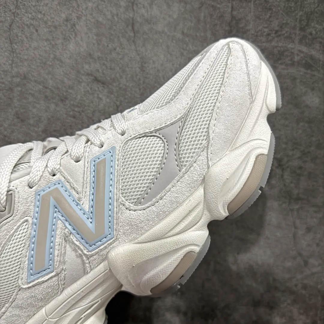 💰240【纯原版】 New Balance NB9060 联名款 复古休闲运动慢跑鞋 米绿色U9060ZGA 全套原楦原纸板原厂数据开发 进口三明治网面 原装进口翻毛皮料正确绒感卡色 正确中底拉帮中底网布细节 原厂标裁 带紫光防伪 定制后跟透明水晶模块 冲裁组合 大底贴合程度胶水上色把控完美 整洁度挑战全网艺术家 多道序QC把关品质完善 匠心打造 耗时两个月开发完成 工艺极其复杂难度可想而知 新开独立私模大底 全网唯一正确六层组合大底 高端零售专供产物 Size:36 37 37.5 38 38.5 39 40 40.5 41 42 42.5 43 44 45 46.5 编码:JP270300
