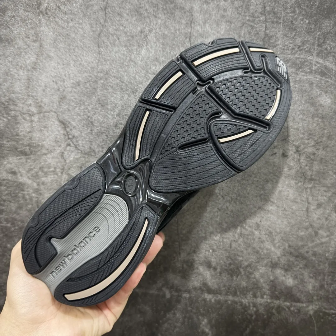 💰240 【纯原c版】New Balance M2010系列 新百伦 复古老爹风网布跑步休闲运动鞋 新百伦经典配色 沿袭了面世之初的经典科技 以ENCAP中底配以升级版 N-ERGY缓震物料 鞋面则采用特色的柔软麂皮搭以NewBalance经典的尼龙网布 低调中还原跑鞋本真 更年轻化的设计理念与材质 让新世代青年得以用全新视角体验经典鞋款的传奇魅力 货号:U2010TTB 尺码:36 37 37.5 38 38.5 39.5 40 40.5 41.5 42 42.5 43 44 45 编码：JP270290