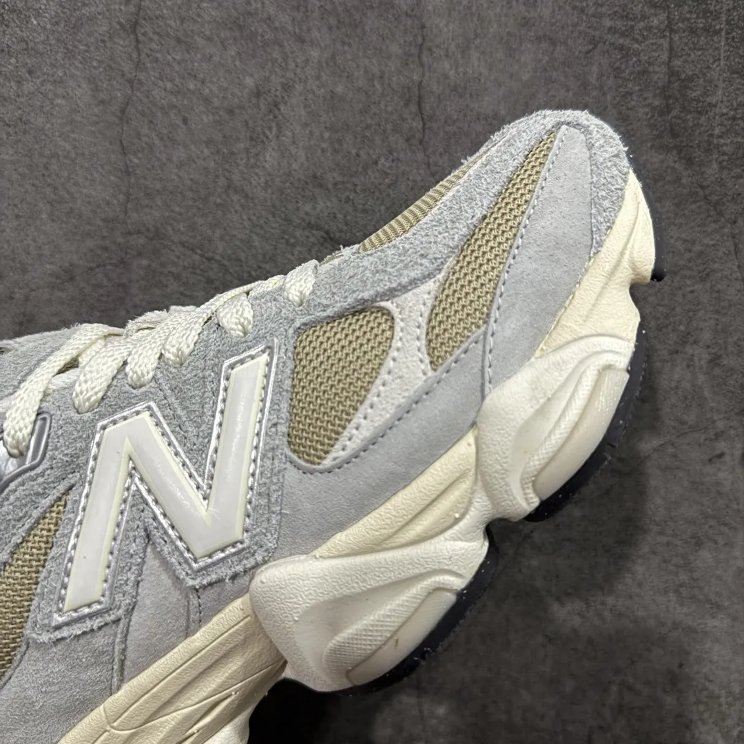 💰240【纯原版】 New Balance NB9060 联名款 复古休闲运动慢跑鞋 U9060440 全套原楦原纸板原厂数据开发 进口三明治网面 原装进口翻毛皮料正确绒感卡色 正确中底拉帮中底网布细节 原厂标裁 带紫光防伪 定制后跟透明水晶模块 冲裁组合 大底贴合程度胶水上色把控完美 整洁度挑战全网艺术家 多道序QC把关品质完善 匠心打造 耗时两个月开发完成 工艺极其复杂难度可想而知 新开独立私模大底 全网唯一正确六层组合大底 高端零售专供产物 Size:36 37 37.5 38 38.5 39.5 40 40.5 41.5 42 42.5 43 44 45 46.5 编码:JPC290300