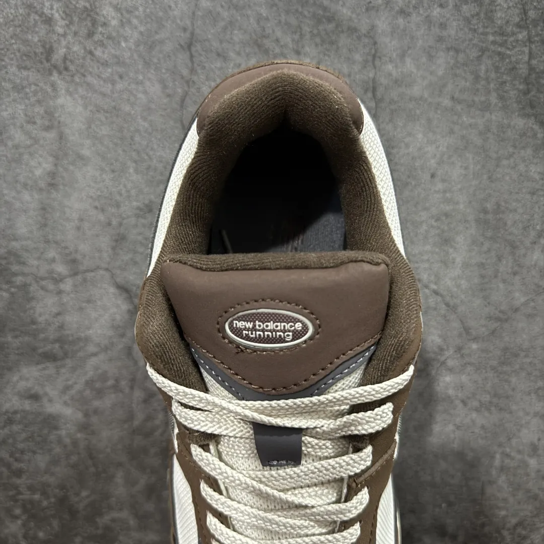 💰230 【BC纯原版】New Balance NB2002R系列 M2002RHS 全新版本 东莞大厂出品 市场第一梯队品质 绝对秒杀市场货 完美版型 正确组合大底 价格一步到位‼️ 全套原楦原纸板原厂数据开发 进口三明治网面 原装进口皮料正确绒感卡色 正确中底拉帮中底网布细节 原厂标裁 带紫光防伪 定制后跟透明水晶模块 冲裁组合 大底贴合程度胶水上色把控完美 整洁度挑战全网艺术家 多道序QC把关品质完善 匠心打造 耗时多月开发完成 工艺极其复杂难度可想而知 新开独立私模大底 正确六层组合大底 高端零售专供产物 Size:36 37 37.5 38 38.5 39 40 40.5 41 42 42.5 43 44 45 46 47.5 编码:GQB270280