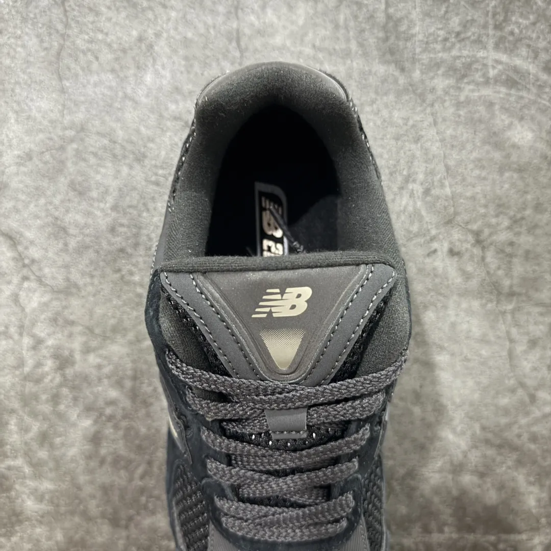 💰240 【纯原c版】New Balance M2010系列 新百伦 复古老爹风网布跑步休闲运动鞋 新百伦经典配色 沿袭了面世之初的经典科技 以ENCAP中底配以升级版 N-ERGY缓震物料 鞋面则采用特色的柔软麂皮搭以NewBalance经典的尼龙网布 低调中还原跑鞋本真 更年轻化的设计理念与材质 让新世代青年得以用全新视角体验经典鞋款的传奇魅力 货号:U2010TTB 尺码:36 37 37.5 38 38.5 39.5 40 40.5 41.5 42 42.5 43 44 45 编码:JP270290