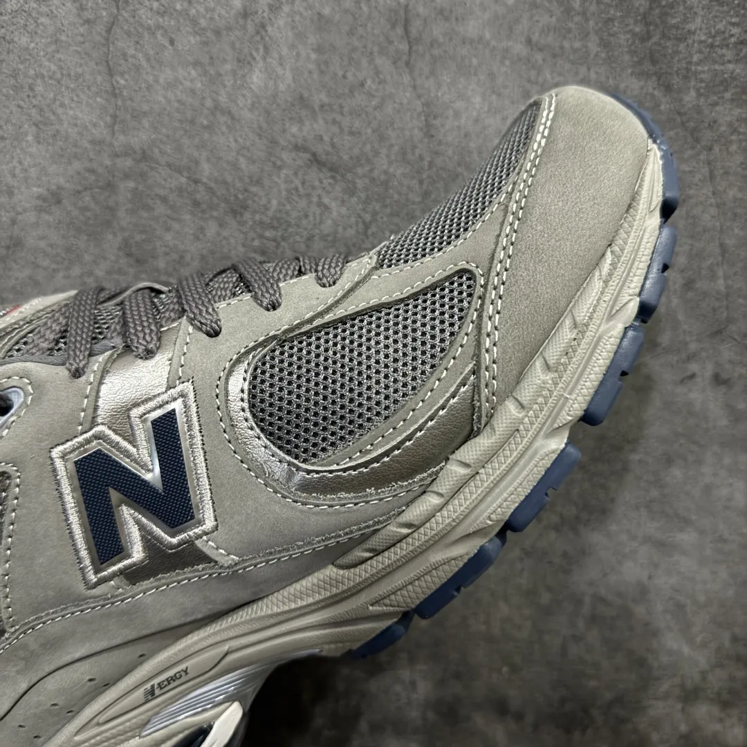 💰240 【纯原C版】NB New Balance M2002RA 元祖灰 灰绿 可平替总裁 品质很好 正确材料 正确组合大底 可高价零售‼️ 全套原楦原纸板原厂数据开发 原厂网纱 原装进口皮料 正确绒感卡色 正确中底拉帮中底网布细节 一比一手工擦旧效果 冲裁组合 匠心打造 耗时两个月开发完成 工艺极其复杂难度可想而知 新开独立私模大底 全网唯一正确做旧组合大底 高端零售专供产物 尺码：36 37 37.5 38 38.5 39.5 40 40.5 41.5 42 42.5 43 44 44.5 45 编码：LF260290