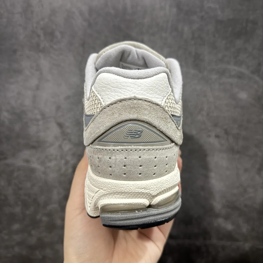 💰230 【纯原c版】NB New Balance M2002R 新百伦U2002RRD 灰米 全新版本出货 新配色陆续开发出货 品质很好 价格实惠 全套原楦原纸板原厂数据开发 原厂网纱 原装进口皮料 正确绒感卡色 正确中底拉帮中底网布细节 一比一手工擦旧效果 冲裁组合 匠心打造 耗时两个月开发完成 工艺极其复杂难度可想而知 新开独立私模大底 全网唯一正确做旧组合大底 高端零售专供产物 尺码:36 37 37.5 38 38.5 39.5 40 40.5 41.5 42 42.5 43 44 44.5 45 45.5 46.5 编码:JPB280290