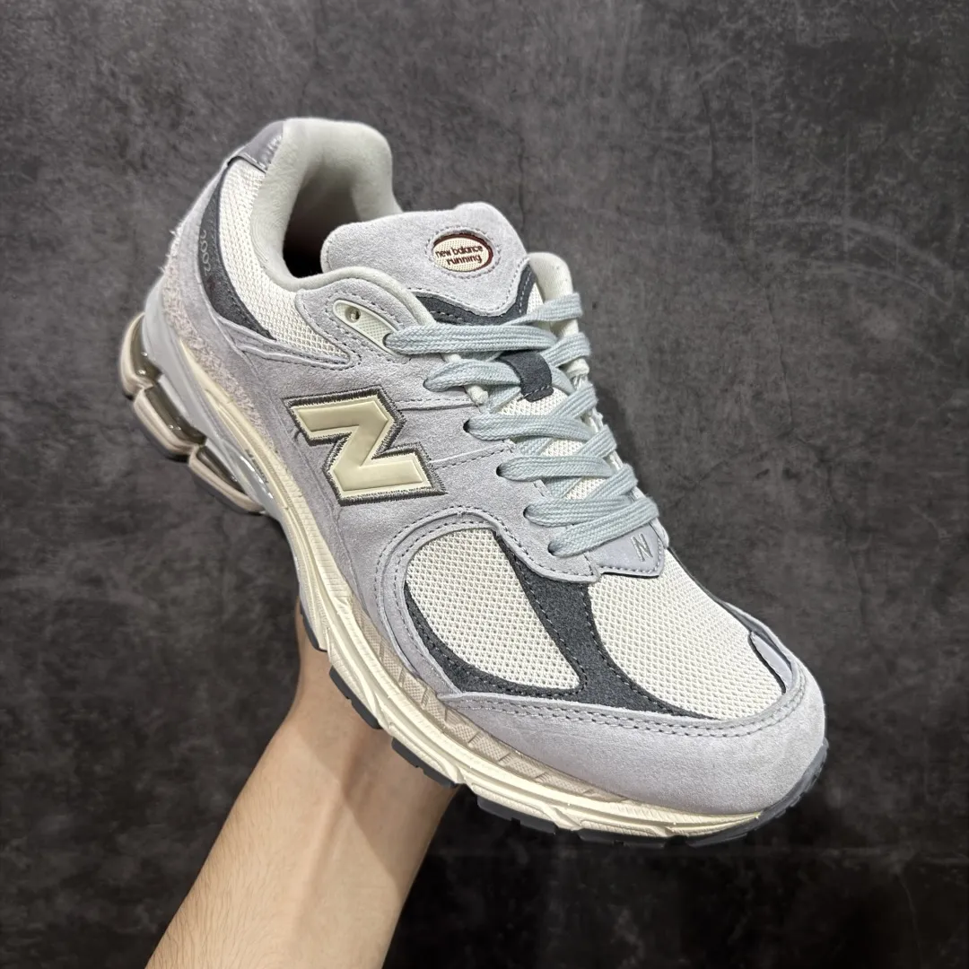 💰230【BC纯原版】New Balance NB2002R系列 M2002RLN 全新版本 东莞大厂出品 市场第一梯队品质 绝对秒杀市场货 完美版型 正确组合大底 价格一步到位‼️ 全套原楦原纸板原厂数据开发 进口三明治网面 原装进口皮料正确绒感卡色 正确中底拉帮中底网布细节 原厂标裁 带紫光防伪 定制后跟透明水晶模块 冲裁组合 大底贴合程度胶水上色把控完美 整洁度挑战全网艺术家 多道序QC把关品质完善 匠心打造 耗时多月开发完成 工艺极其复杂难度可想而知 新开独立私模大底 正确六层组合大底 高端零售专供产物 Size:36 37 37.5 38 38.5 39 40 40.5 41 42 42.5 43 44 45 46 47.5 编码:GQB270280