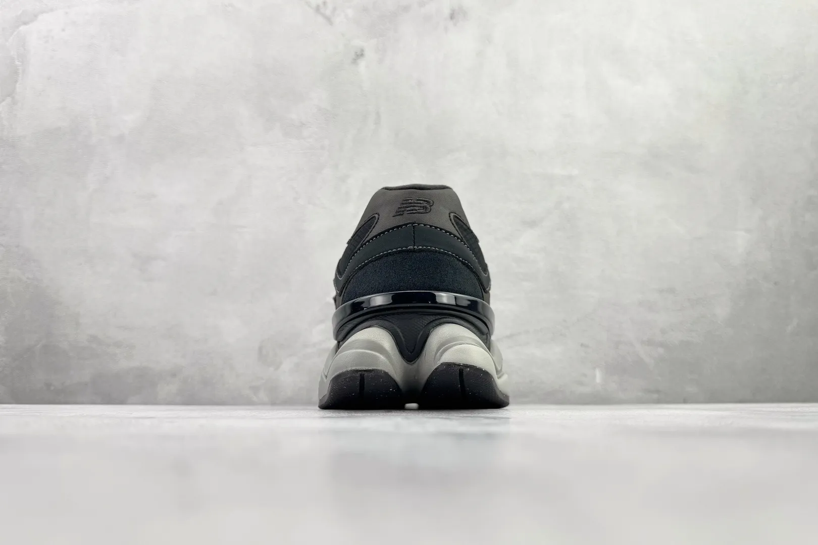 💰240 C版纯原大厂出品 New Balance NB 9060 黑色 货号: U9060ORA 尺码:36 36.5 37 38.5 39 40 40.5 41 42 42.5 43 44 44.5 45 46 46.5 47 编码:33