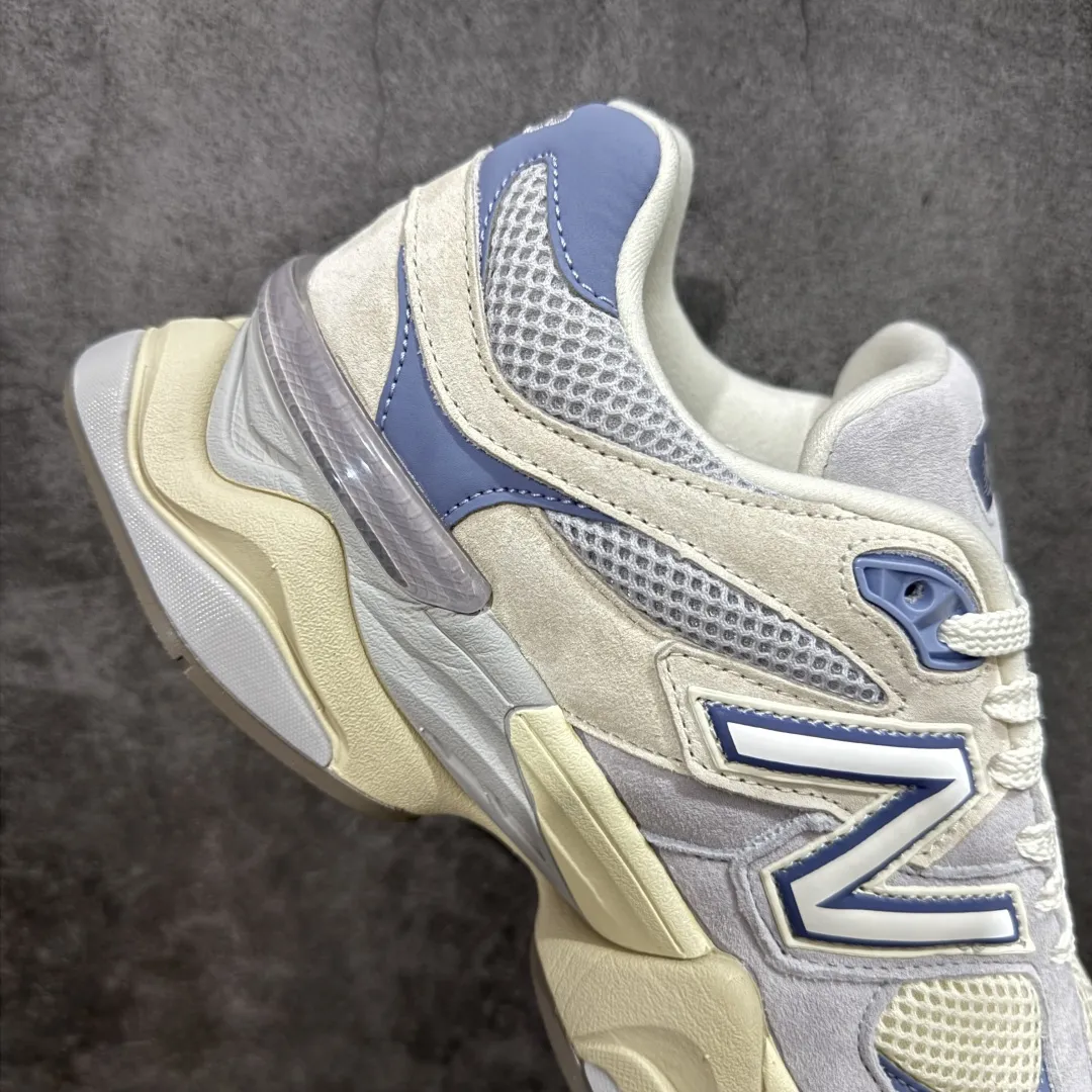 💰240【纯原版】 New Balance NB9060 联名款 复古休闲运动慢跑鞋 灰蓝 U9060EEL 全套原楦原纸板原厂数据开发 进口三明治网面 原装进口翻毛皮料正确绒感卡色 正确中底拉帮中底网布细节 原厂标裁 带紫光防伪 定制后跟透明水晶模块 冲裁组合 大底贴合程度胶水上色把控完美 整洁度挑战全网艺术家 多道序QC把关品质完善 匠心打造 耗时两个月开发完成 工艺极其复杂难度可想而知 新开独立私模大底 全网唯一正确六层组合大底 高端零售专供产物 Size:36 37 37.5 38 38.5 39.5 40 40.5 41.5 42 42.5 43 44 45 46.5