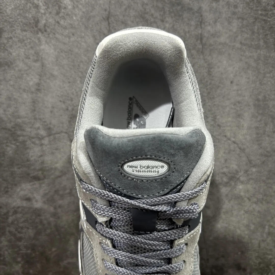 💰230 【BC纯原版】New Balance NB2002R系列 M2002RST 全新版本 东莞大厂出品 市场第一梯队品质 绝对秒杀市场货 完美版型 正确组合大底 价格一步到位‼️ 全套原楦原纸板原厂数据开发 进口三明治网面 原装进口皮料正确绒感卡色 正确中底拉帮中底网布细节 原厂标裁 带紫光防伪 定制后跟透明水晶模块 冲裁组合 大底贴合程度胶水上色把控完美 整洁度挑战全网艺术家 多道序QC把关品质完善 匠心打造 耗时多月开发完成 工艺极其复杂难度可想而知 新开独立私模大底 正确六层组合大底 高端零售专供产物 Size:36 37 37.5 38 38.5 39 40 40.5 41 42 42.5 43 44 45 46 47.5 编码:GQB270280