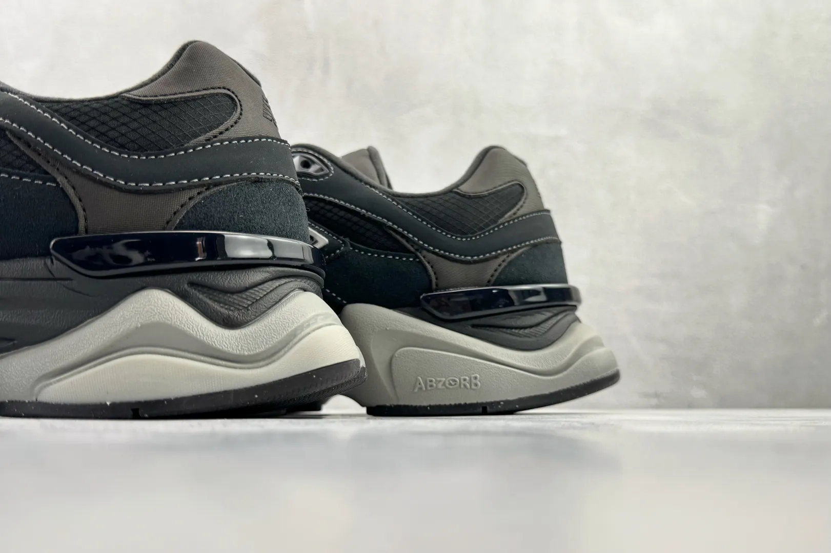 💰240 C版纯原大厂出品 New Balance NB 9060 黑色 货号: U9060ORA 尺码：36 36.5 37 38.5 39 40 40.5 41 42 42.5 43 44 44.5 45 46 46.5 47 编码：33