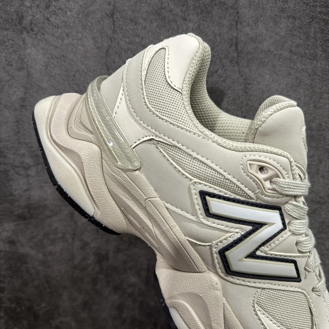 💰240【纯原版】 New Balance NB9060 联名款 复古休闲运动慢跑鞋 U906078T 全套原楦原纸板原厂数据开发 进口三明治网面 原装进口翻毛皮料正确绒感卡色 正确中底拉帮中底网布细节 原厂标裁 带紫光防伪 定制后跟透明水晶模块 冲裁组合 大底贴合程度胶水上色把控完美 整洁度挑战全网艺术家 多道序QC把关品质完善 匠心打造 耗时两个月开发完成 工艺极其复杂难度可想而知 新开独立私模大底 全网唯一正确六层组合大底 高端零售专供产物 Size:36 37 37.5 38 38.5 39.5 40 40.5 41.5 42 42.5 43 44 45 46.5 编码:JPC290300