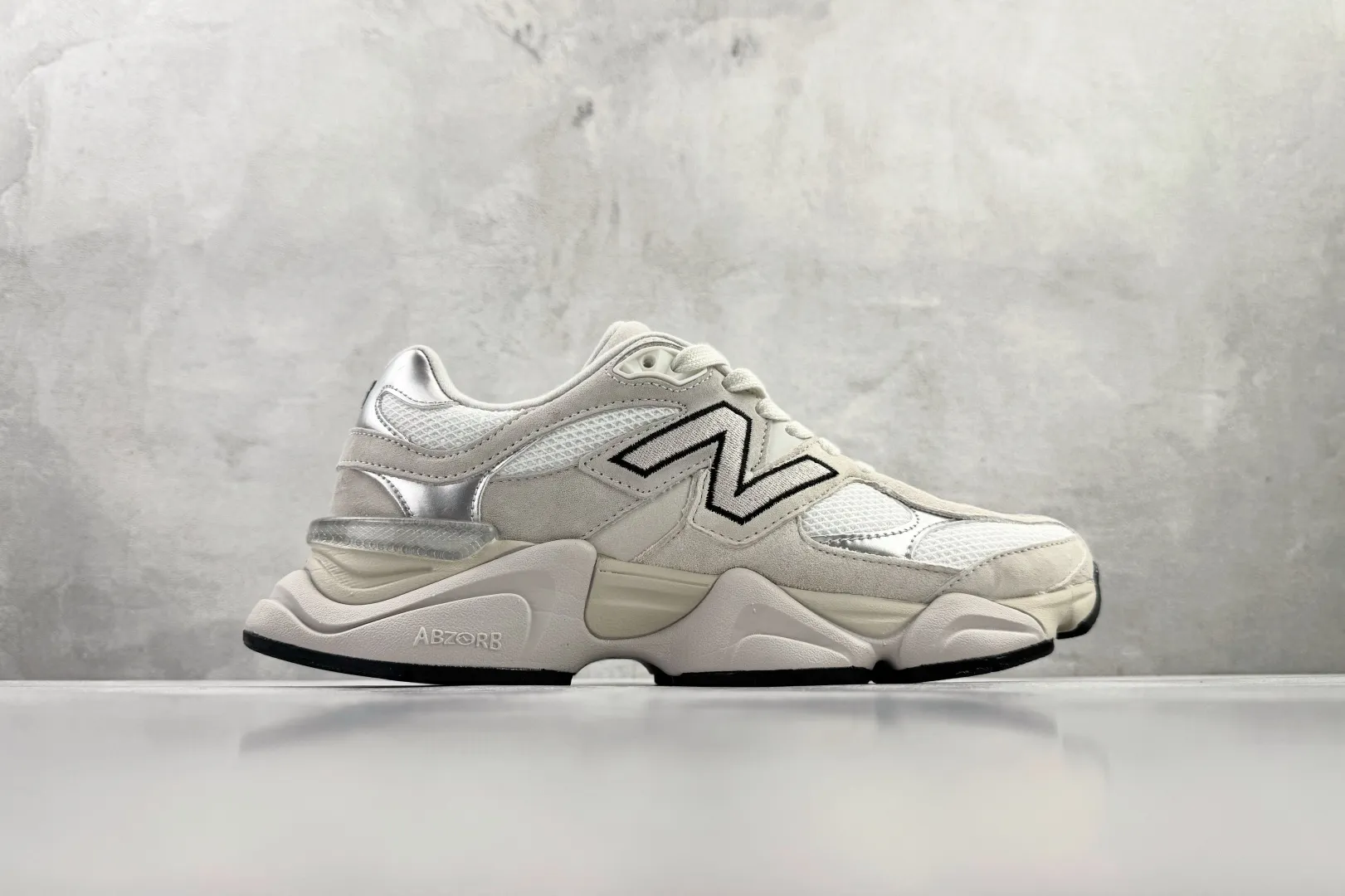 💰240 C 版纯原 大厂出品 New Balance NB 9060 灰银 货号: U9060JRB 尺码:36 36.5 37 38.5 39 40 40.5 41 42 42.5 43 44 44.5 45 46 46.5 编码:33
