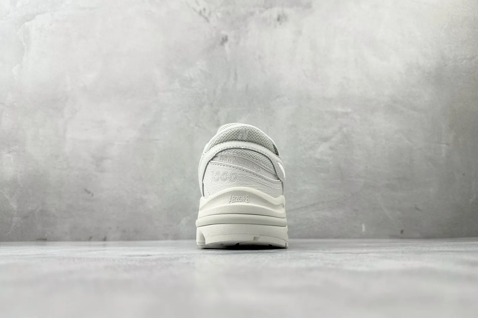 💰220 C版 大厂出品 New Balance NB 1000 Reflection Sea Salt 白色 货号:M1000BW 尺码:36 36.5 37.5 38 38.5 39 40 40.5 41 42 42.5 43 44 44.5 45 46 46.5 编码:33