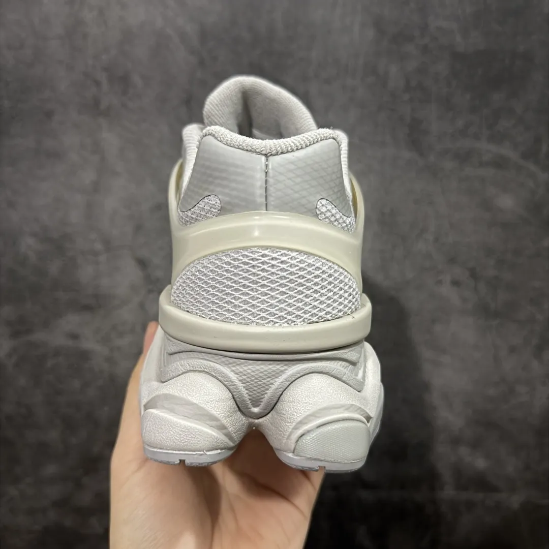 💰240【纯原版】 New Balance NB9060 联名款 复古休闲运动慢跑鞋 灰色 U9060IAB 全套原楦原纸板原厂数据开发 进口三明治网面 原装进口翻毛皮料正确绒感卡色 正确中底拉帮中底网布细节 原厂标裁 带紫光防伪 定制后跟透明水晶模块 冲裁组合 大底贴合程度胶水上色把控完美 整洁度挑战全网艺术家 多道序QC把关品质完善 匠心打造 耗时两个月开发完成 工艺极其复杂难度可想而知 新开独立私模大底 全网唯一正确六层组合大底 高端零售专供产物 Size：36 37 37.5 38 38.5 39 40 40.5 41 42 42.5 43 44 45 46.5 编码：JPC290300