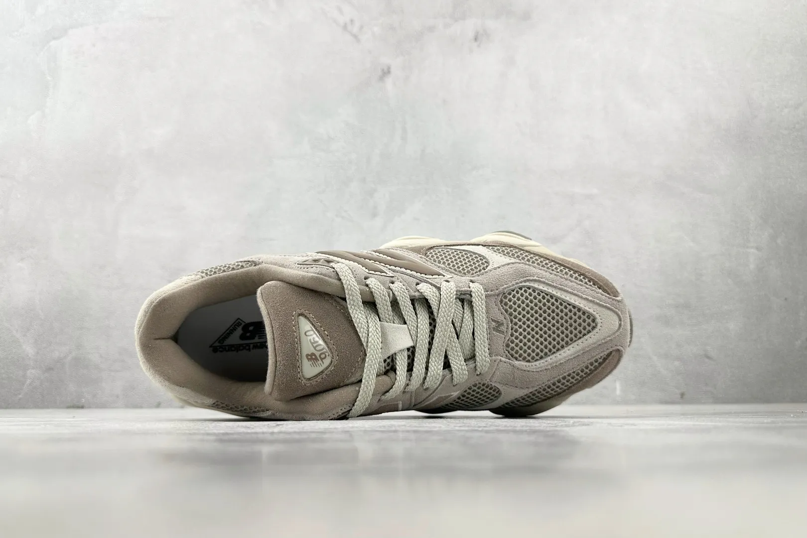 💰240 C版 纯原 大厂出品 新百伦9060 New Balance NB 9060 灰棕色 货号:U9060ERC 尺码:36 37 37.5 38 38.5 39.5 40 40.5 41.5 42 42.5 43 44 44.5 45 46 46.5 编码:33