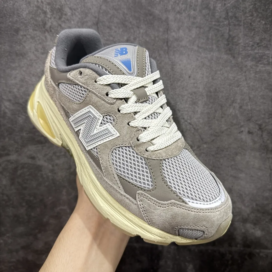 💰240 【纯原c版】New Balance M2010系列 新百伦 复古老爹风网布跑步休闲运动鞋 新百伦经典配色 沿袭了面世之初的经典科技 以ENCAP中底配以升级版 N-ERGY缓震物料 鞋面则采用特色的柔软麂皮搭以NewBalance经典的尼龙网布 低调中还原跑鞋本真 更年轻化的设计理念与材质 让新世代青年得以用全新视角体验经典鞋款的传奇魅力 货号:U2010GD 尺码:36 37 37.5 38 38.5 39.5 40 40.5 41.5 42 42.5 43 44 45 编码：JP270290
