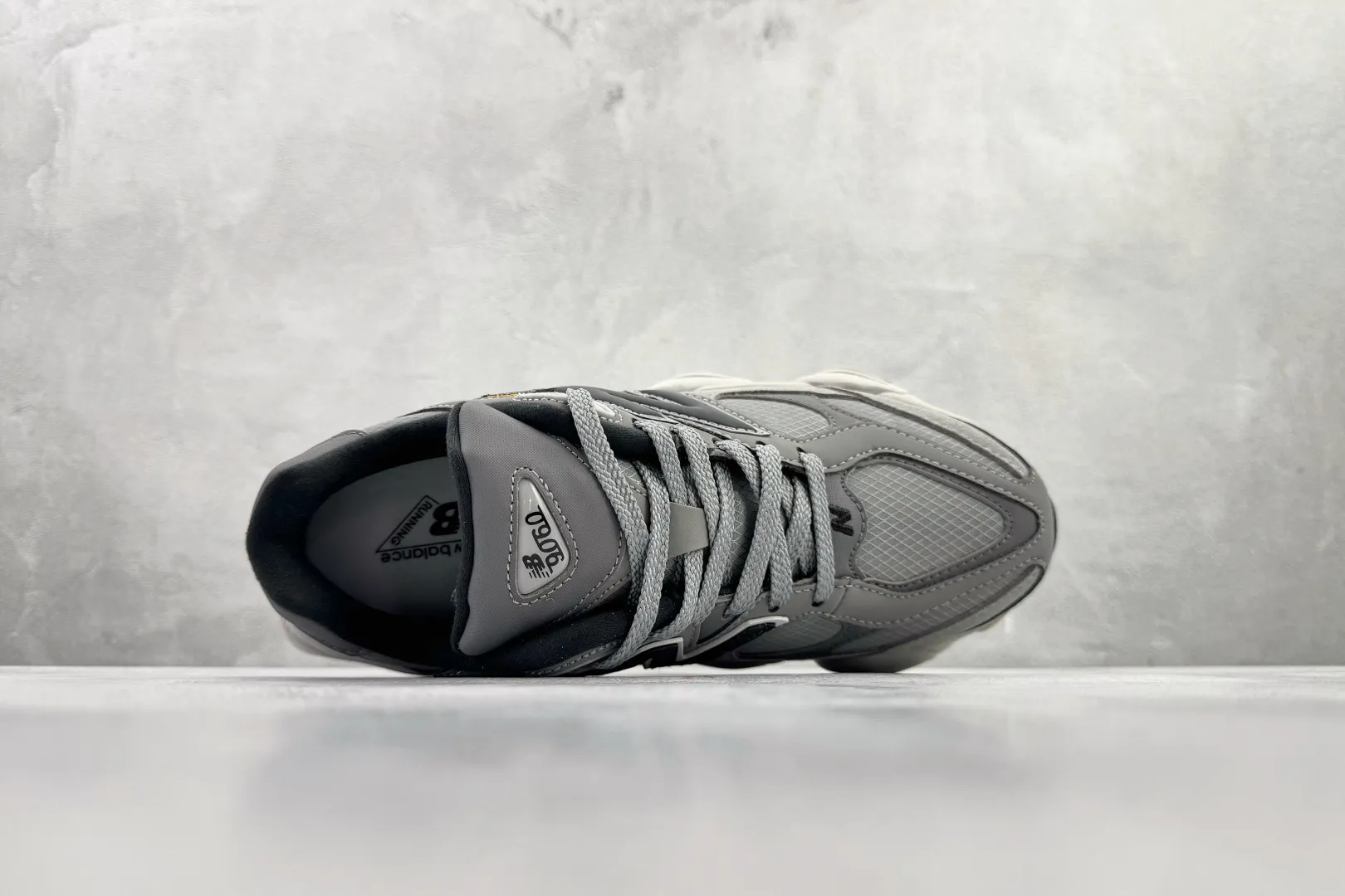 💰240 C版纯原大厂出品 New Balance NB 9060 灰色 货号: U9060ORB 尺码:36 36.5 37 38.5 39 40 40.5 41 42 42.5 43 44 44.5 45 46 46.5 47 编码:33