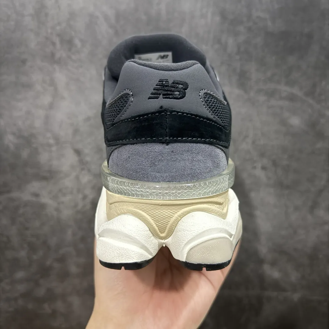 💰240 【纯原版】 New Balance NB9060 联名款 复古休闲运动慢跑鞋 粉棕色U9060BLC 全套原楦原纸板原厂数据开发 进口三明治网面 原装进口翻毛皮料正确绒感卡色 正确中底拉帮中底网布细节 原厂标裁 带紫光防伪 定制后跟透明水晶模块 冲裁组合 大底贴合程度胶水上色把控完美 整洁度挑战全网艺术家 多道序QC把关品质完善 匠心打造 耗时两个月开发完成 工艺极其复杂难度可想而知 新开独立私模大底 全网唯一正确六层组合大底 高端零售专供产物 Size:36 37 37.5 38 38.5 39.5 40 40.5 41.5 42 42.5 43 44 45 46.5 编码:JPC290300