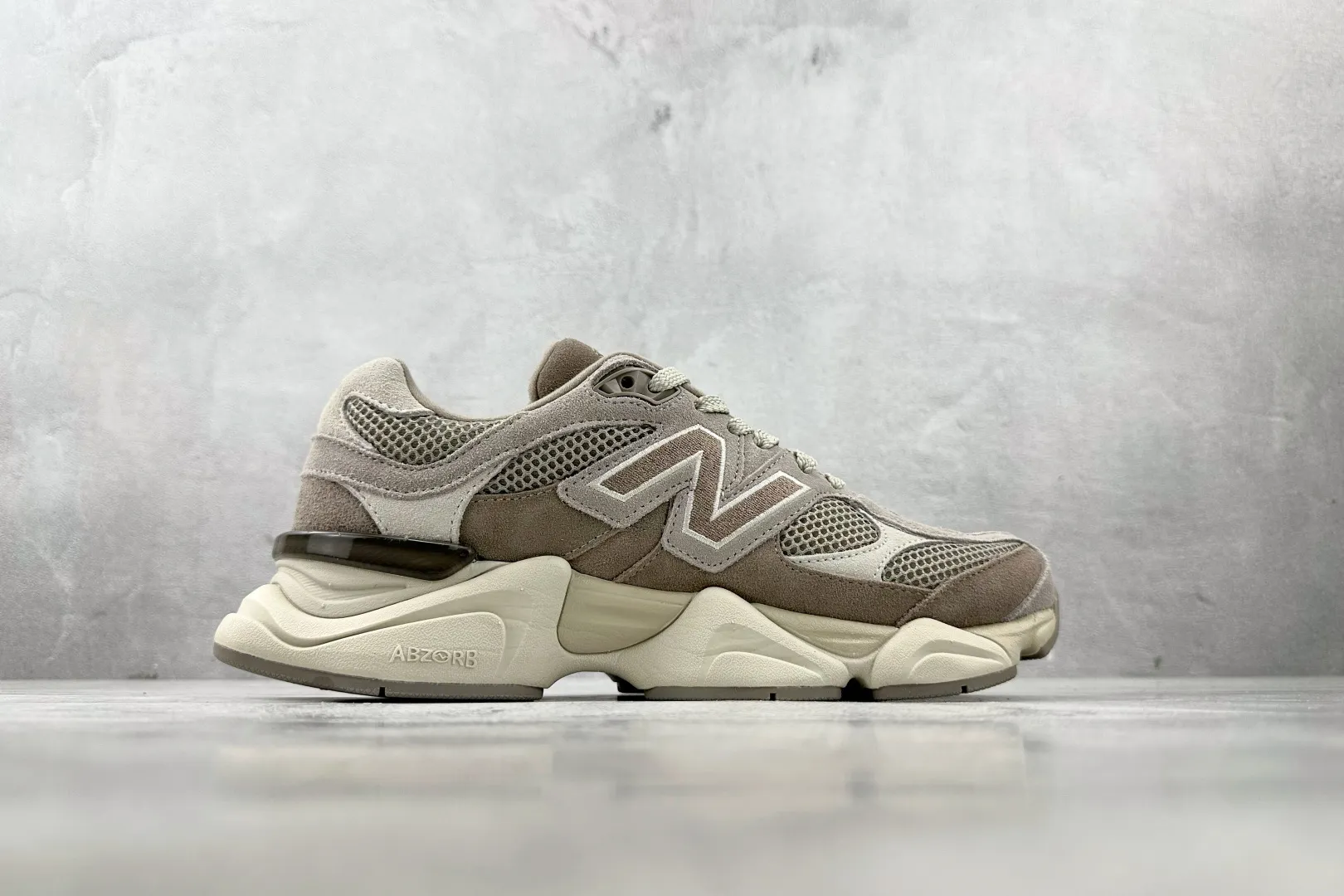 💰240 C版 纯原 大厂出品 新百伦9060 New Balance NB 9060 灰棕色 货号:U9060ERC 尺码：36 37 37.5 38 38.5 39.5 40 40.5 41.5 42 42.5 43 44 44.5 45 46 46.5 编码：33