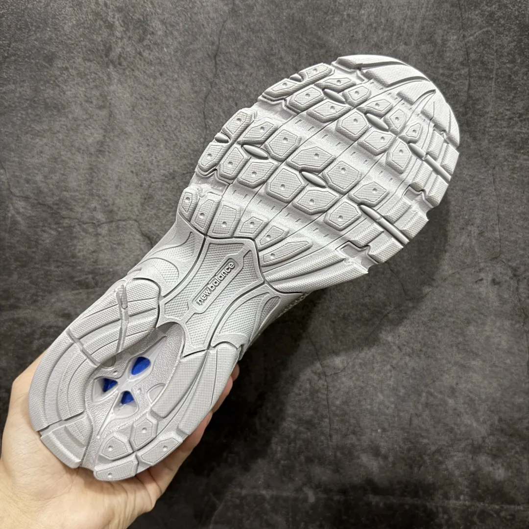💰200【DT版本】新百伦NB New Balance MR530 银色 MR530ZGS 全套原楦原纸板原厂数据开发 原厂网纱 原装进口皮料正确卡色 正确中底拉帮中底网布细节 冲裁组合 匠心打造 耗时两个月开发完成 工艺极其复杂难度可想而知 新开独立私模大底 全网唯一正确做旧组合大底 高端零售专供产物 尺码:36 37 37.5 38 38.5 39.5 40 40.5 41.5 42 42.5 43 44 44.5 编码:DT240250