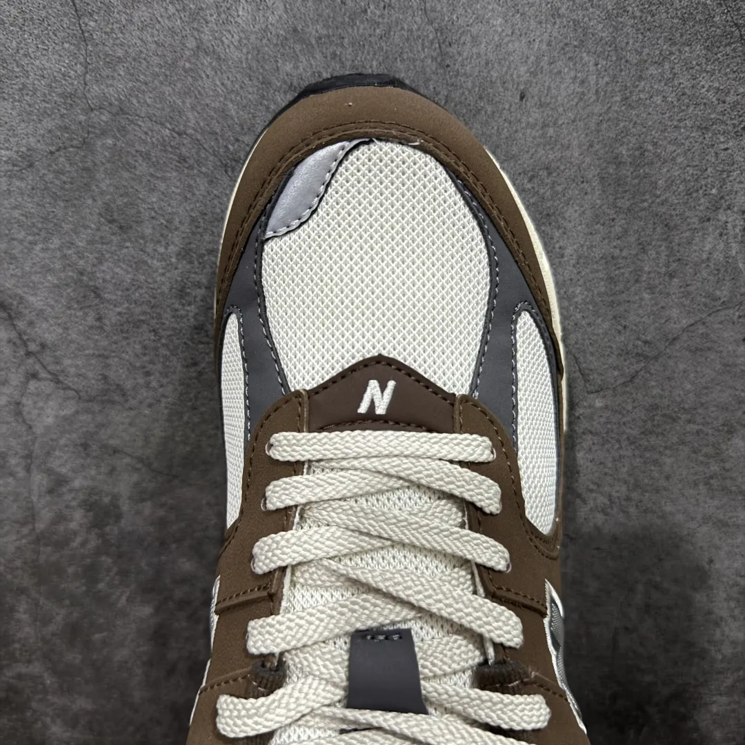 💰230 【BC纯原版】New Balance NB2002R系列 M2002RHS 全新版本 东莞大厂出品 市场第一梯队品质 绝对秒杀市场货 完美版型 正确组合大底 价格一步到位‼️ 全套原楦原纸板原厂数据开发 进口三明治网面 原装进口皮料正确绒感卡色 正确中底拉帮中底网布细节 原厂标裁 带紫光防伪 定制后跟透明水晶模块 冲裁组合 大底贴合程度胶水上色把控完美 整洁度挑战全网艺术家 多道序QC把关品质完善 匠心打造 耗时多月开发完成 工艺极其复杂难度可想而知 新开独立私模大底 正确六层组合大底 高端零售专供产物 Size:36 37 37.5 38 38.5 39 40 40.5 41 42 42.5 43 44 45 46 47.5 编码:GQB270280