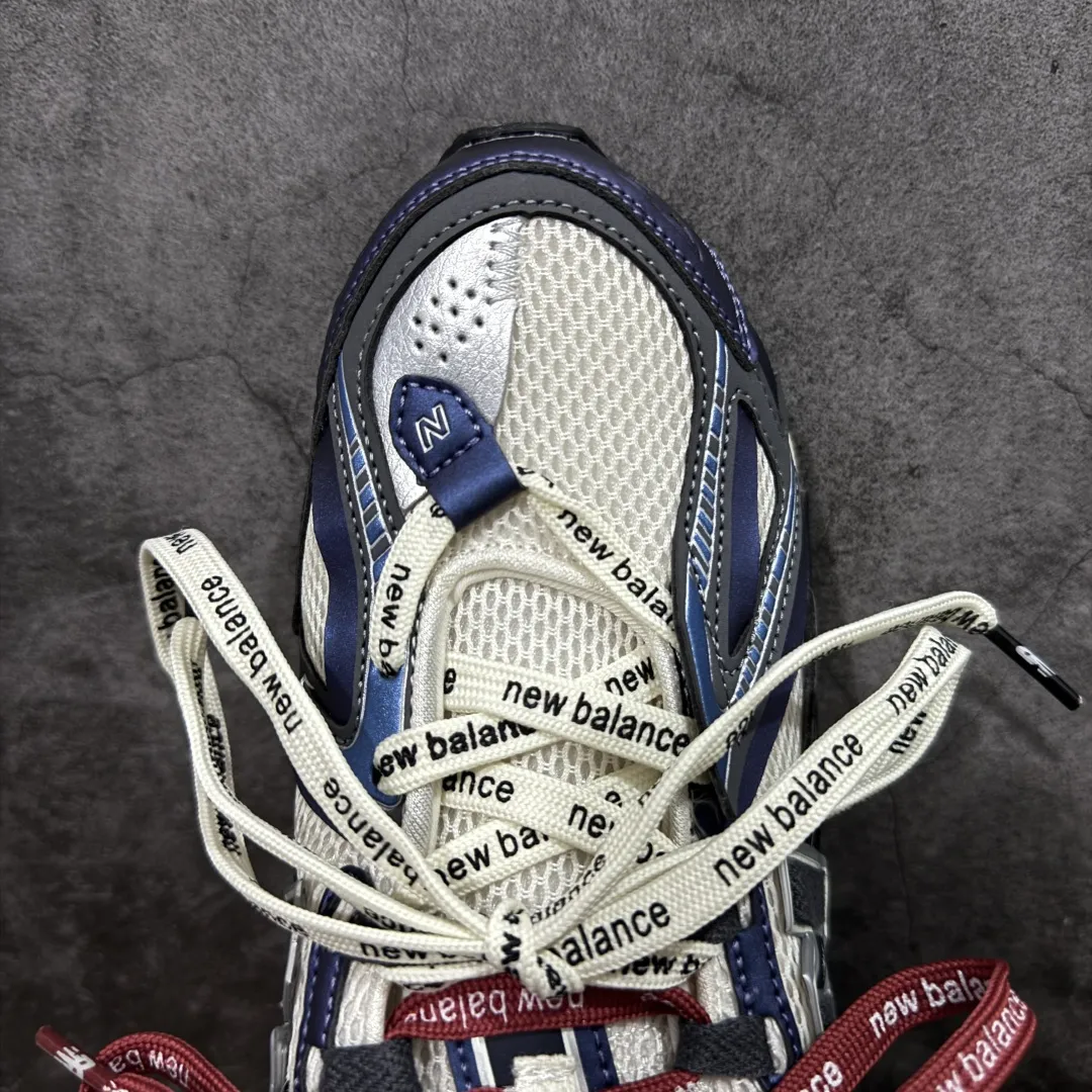 💰260 【纯原K版】新百伦New Balance M1906AR系列低帮复古老爹风休闲运动慢跑鞋 U1906ANB 双绑带版本（另附一副原版鞋带） 全新大厂出品 市场第一梯队品质 绝对秒杀市场货 完美版型 正确组合大底 区别市场刷漆底版本 全套原楦原纸板原厂数据开发 进口三明治网面 原装进口皮料正确卡色 正确中底拉帮中底网布细节 原厂标裁 带紫光防伪 定制后跟透明水晶模块 冲裁组合 大底贴合程度胶水上色把控完美 整洁度挑战全网艺术家 多道序QC把关品质完善 匠心打造 耗时多月开发完成 工艺极其复杂难度可想而知 新开独立私模大底 正确六层组合大底 高端零售专供产物 Size：36 37 37.5 38 38.5 39 40 40.5 41 42 42.5 43 44 45 46 编码：X1B310320