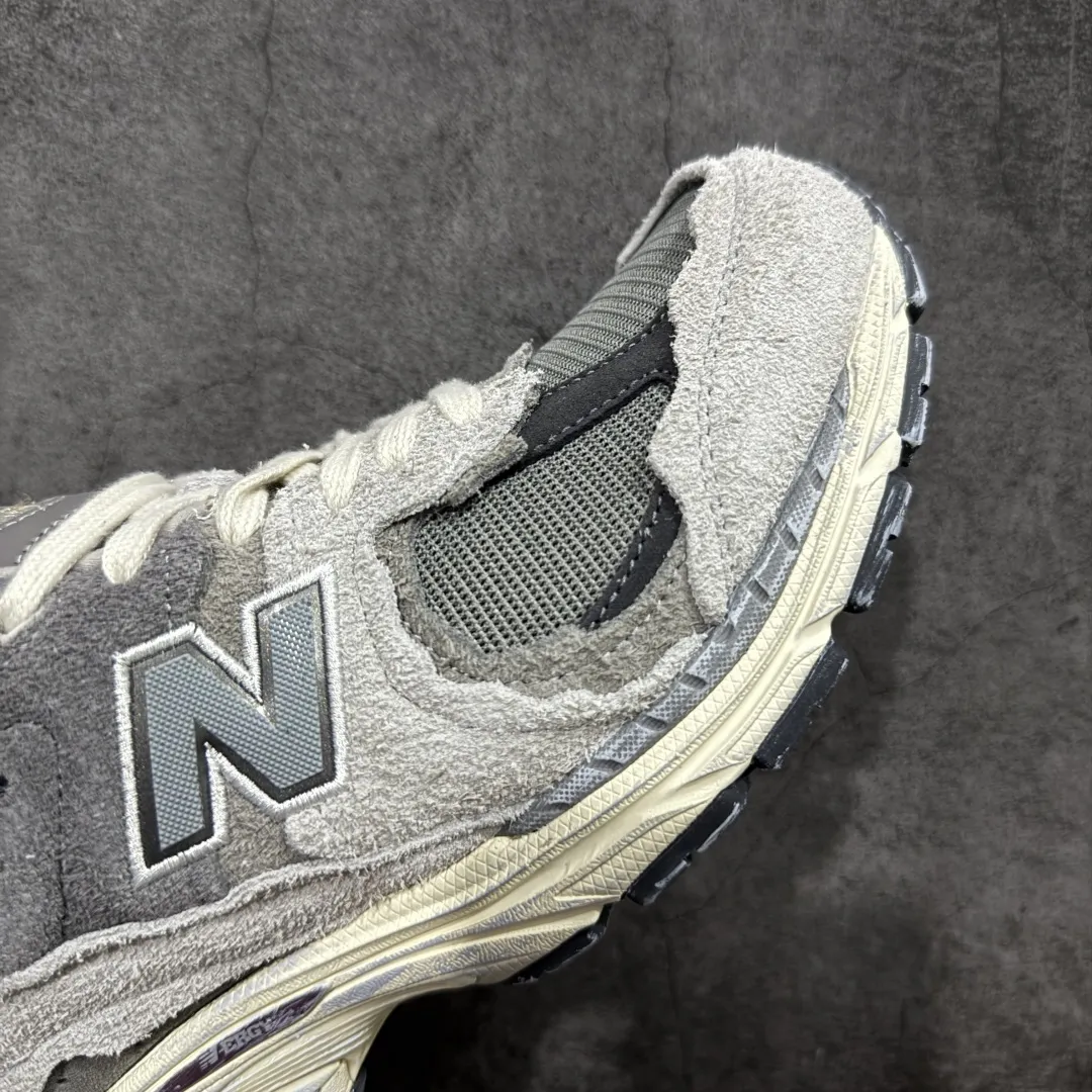 💰230 【BC纯原版】New Balance NB2002R系列 M2002RDA 全新版本 东莞大厂出品 市场第一梯队品质 绝对秒杀市场货 完美版型 正确组合大底 价格一步到位‼️ 全套原楦原纸板原厂数据开发 进口三明治网面 原装进口皮料正确绒感卡色 正确中底拉帮中底网布细节 原厂标裁 带紫光防伪 定制后跟透明水晶模块 冲裁组合 大底贴合程度胶水上色把控完美 整洁度挑战全网艺术家 多道序QC把关品质完善 匠心打造 耗时多月开发完成 工艺极其复杂难度可想而知 新开独立私模大底 正确六层组合大底 高端零售专供产物 Size:36 37 37.5 38 38.5 39 40 40.5 41 42 42.5 43 44 45 46 47.5 编码:GQB270280