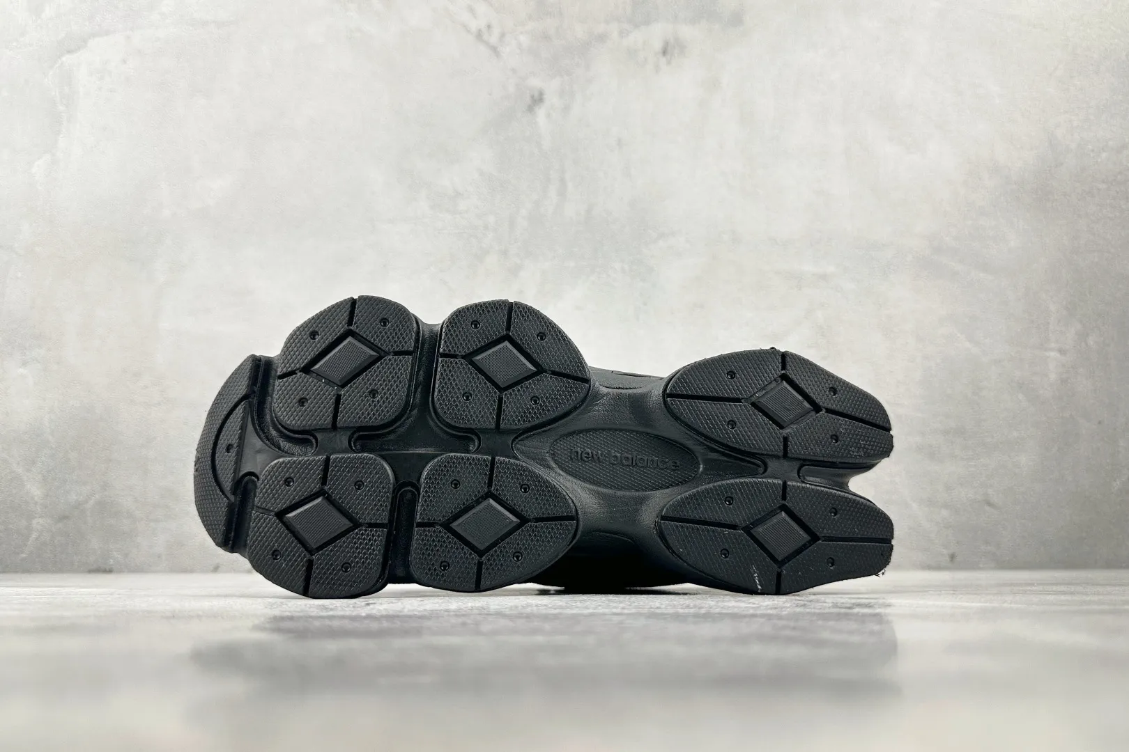 💰240 C版 纯原 大厂出品 新百伦9060 New Balance NB 9060 黑色 货号: U9060FOS 尺码:36 37 37.5 38 38.5 39.5 40 40.5 41.5 42 42.5 43 44 44.5 45 46 46.5