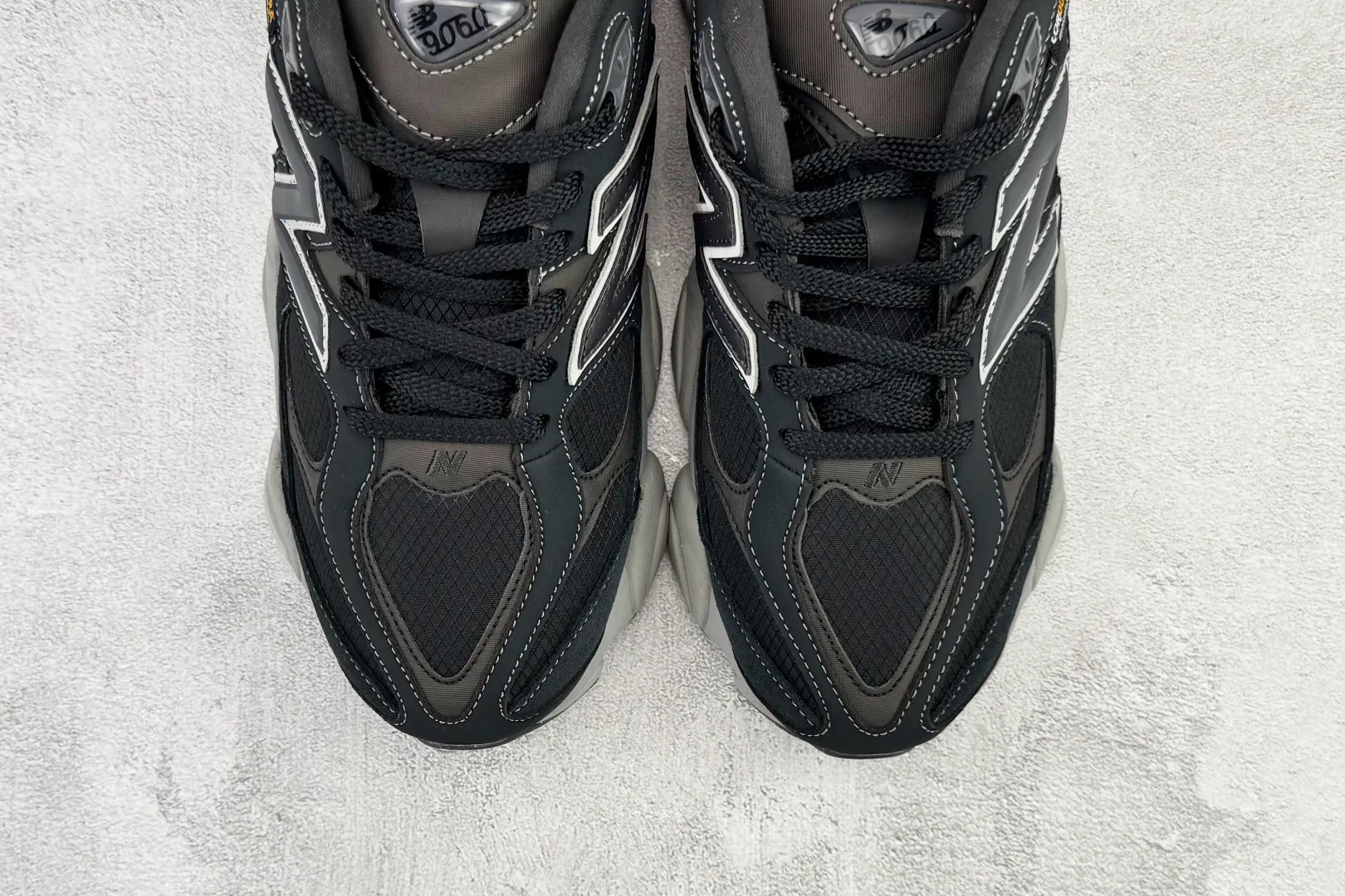 💰240 C版纯原大厂出品 New Balance NB 9060 黑色 货号: U9060ORA 尺码：36 36.5 37 38.5 39 40 40.5 41 42 42.5 43 44 44.5 45 46 46.5 47 编码：33