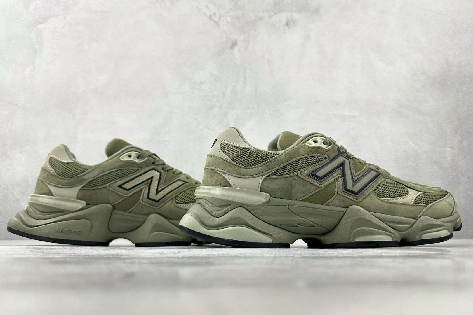 💰240 C版 纯原 大厂出品 新百伦9060 New Balance NB 9060 橄榄绿 货号：U9060ZGD 尺码：36 37 37.5 38 38.5 39.5 40 40.5 41.5 42 42.5 43 44 44.5 45 46 46.5