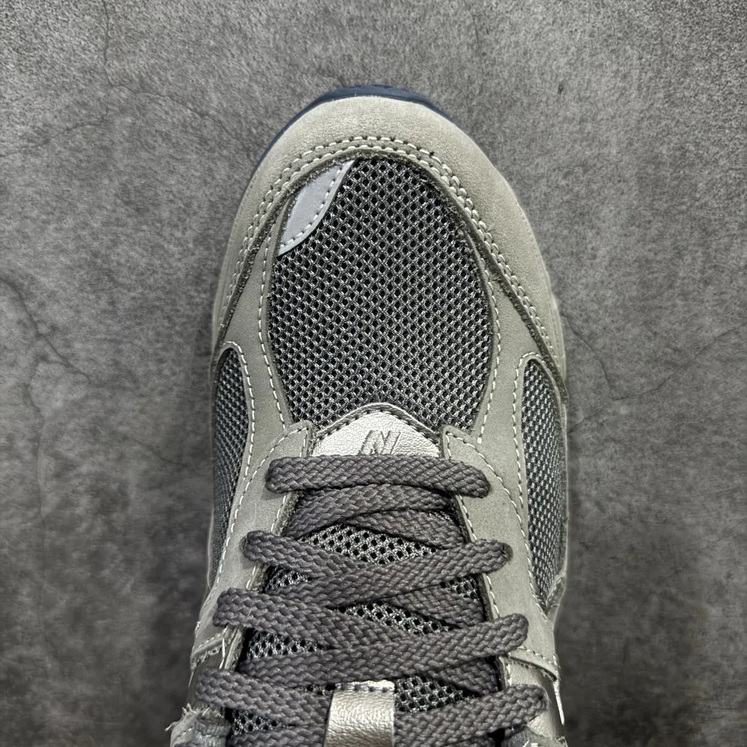 💰240 【纯原C版】NB New Balance M2002RA 元祖灰 灰绿 可平替总裁 品质很好 正确材料 正确组合大底 可高价零售‼️ 全套原楦原纸板原厂数据开发 原厂网纱 原装进口皮料 正确绒感卡色 正确中底拉帮中底网布细节 一比一手工擦旧效果 冲裁组合 匠心打造 耗时两个月开发完成 工艺极其复杂难度可想而知 新开独立私模大底 全网唯一正确做旧组合大底 高端零售专供产物 尺码：36 37 37.5 38 38.5 39.5 40 40.5 41.5 42 42.5 43 44 44.5 45 编码：LF260290